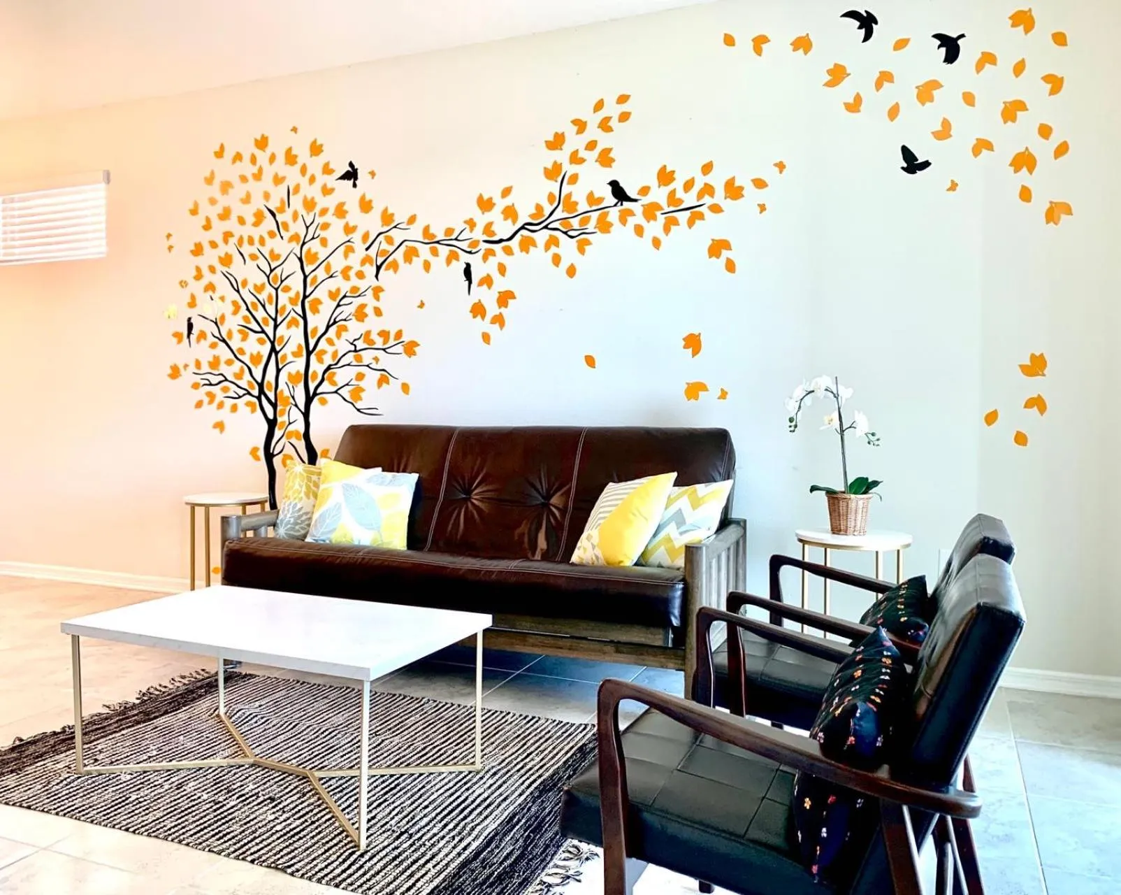 Living room in 3B2B-Beautiful Lake View-Baby Friendly-FREE WATER PARK!NO Resort Fee-5 Miles to Disney-Storey Lake 3141