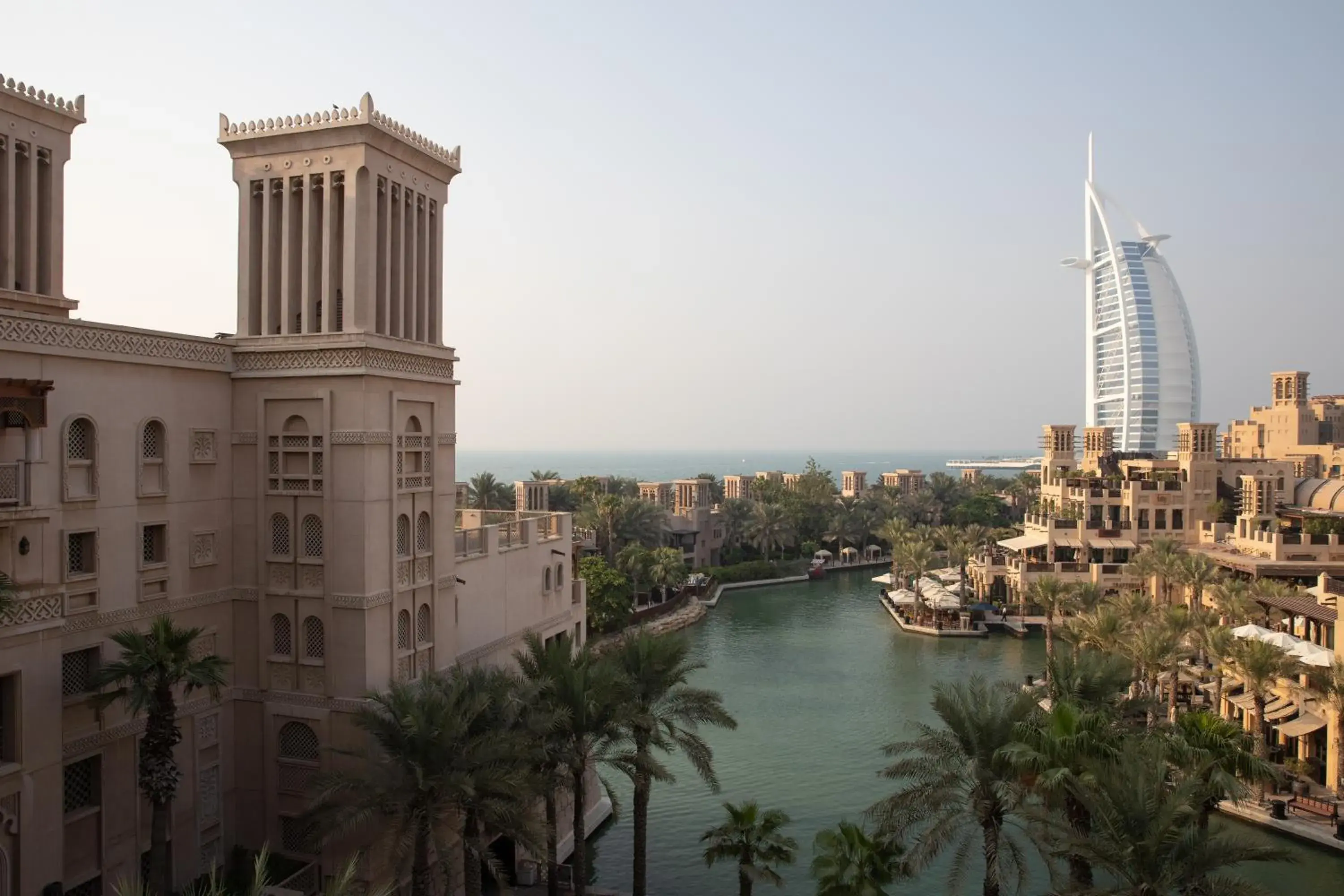 Property building in Jumeirah Al Qasr Dubai Property building in Jumeirah Al Qasr Dubai