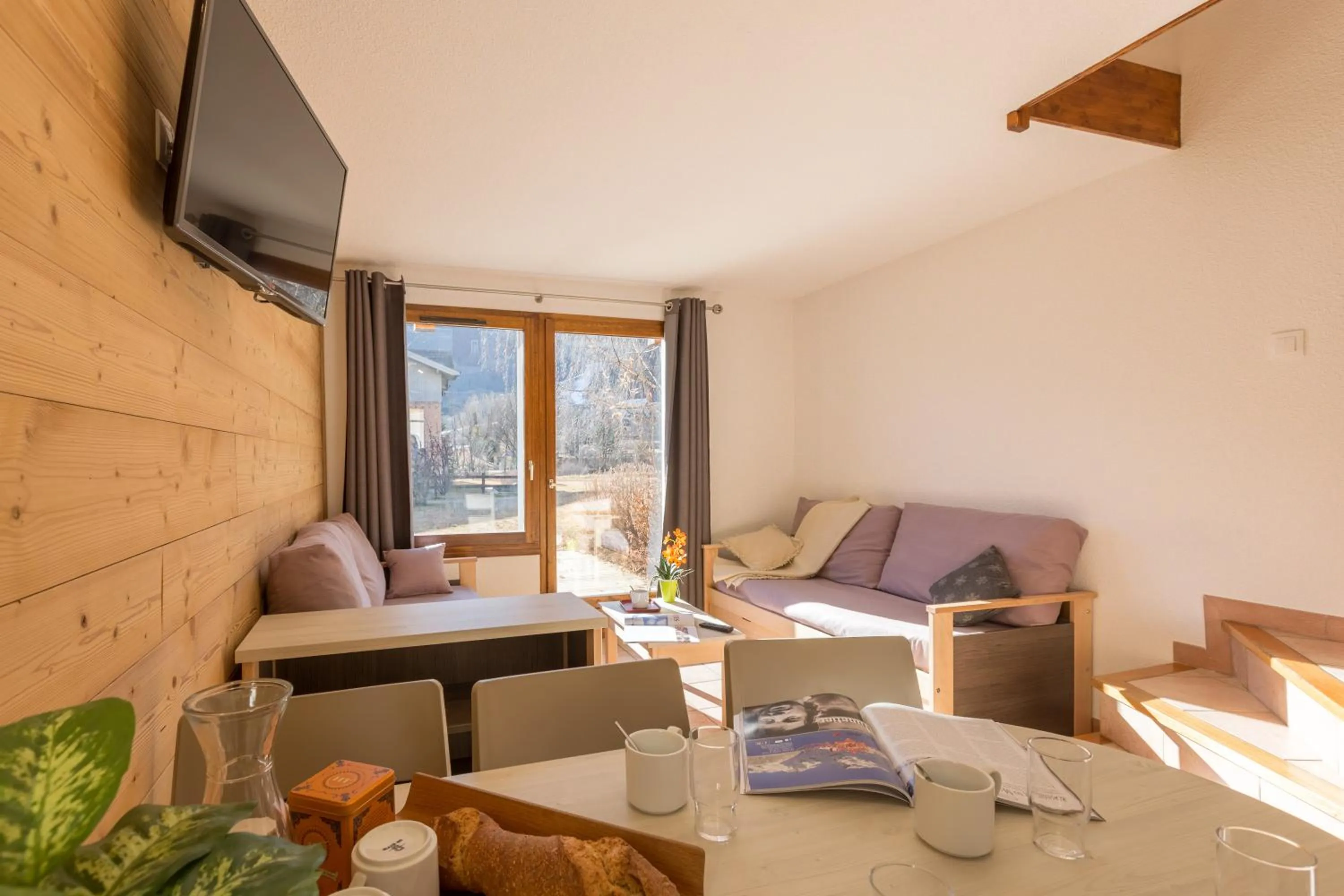 Living room in Chalets Jardin Alpin by Mountain Collection Immobilier