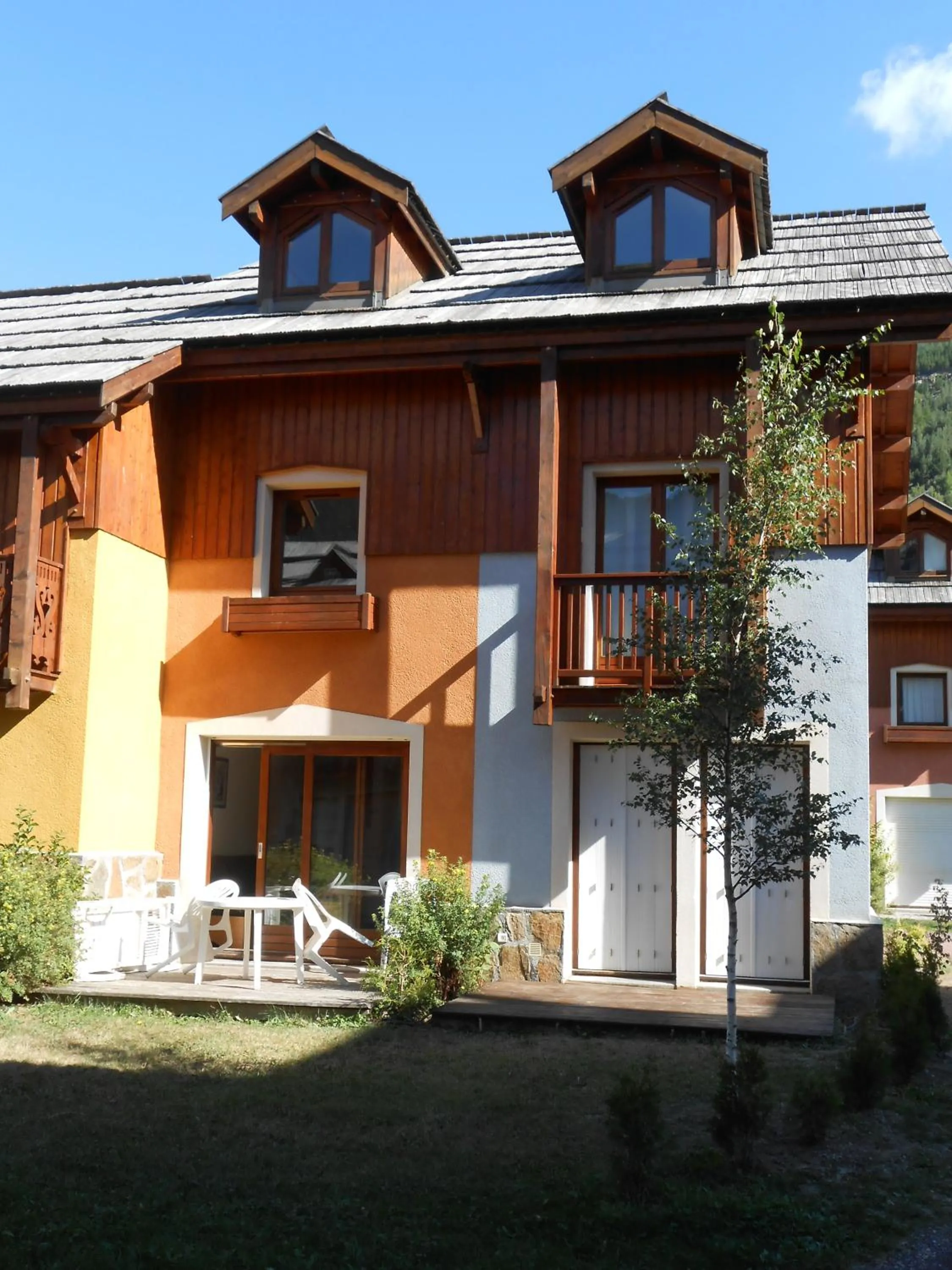 Facade/entrance in Chalets Jardin Alpin by Mountain Collection Immobilier