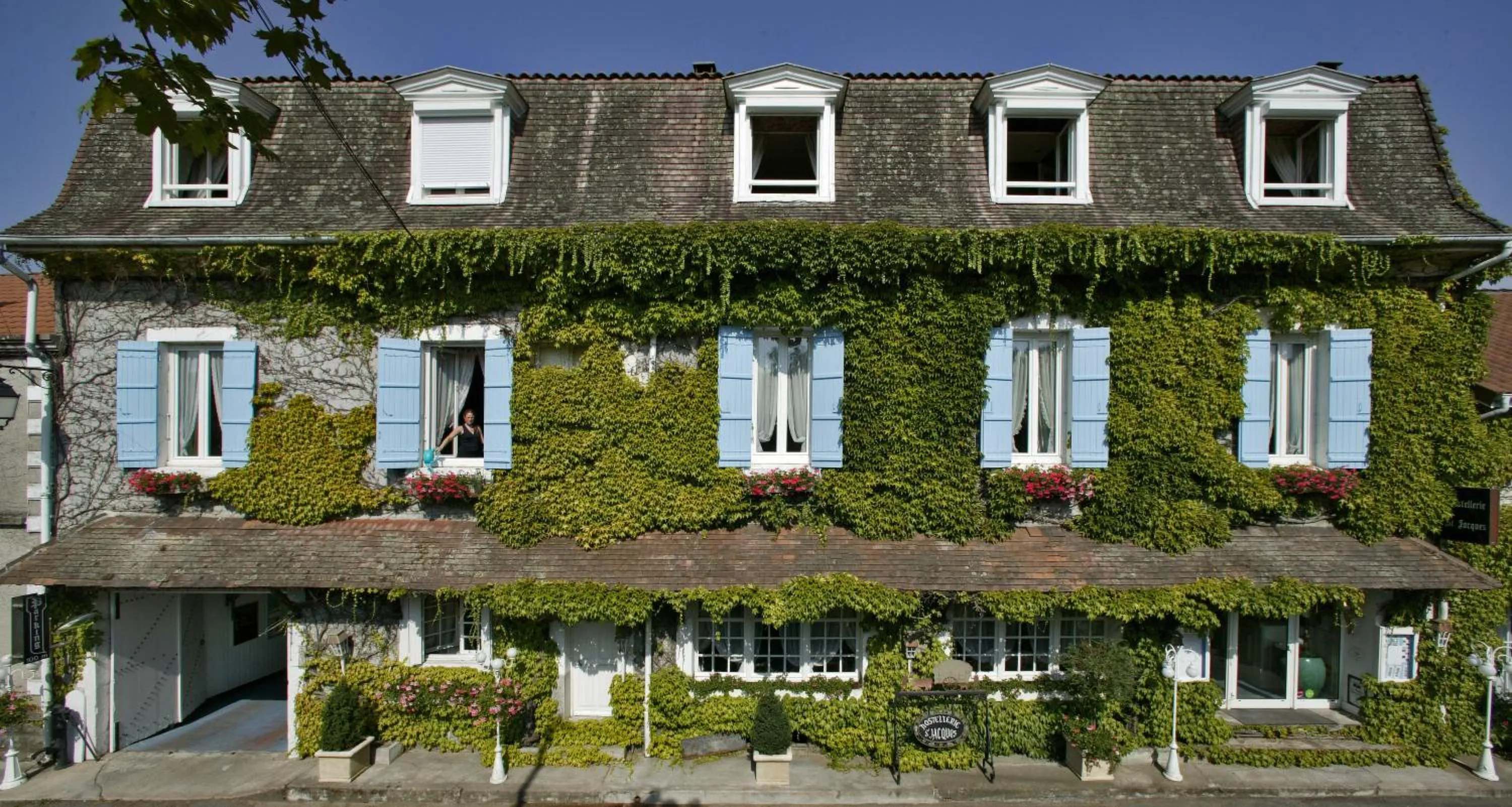Logis Hôtel Hostellerie Saint-Jacques