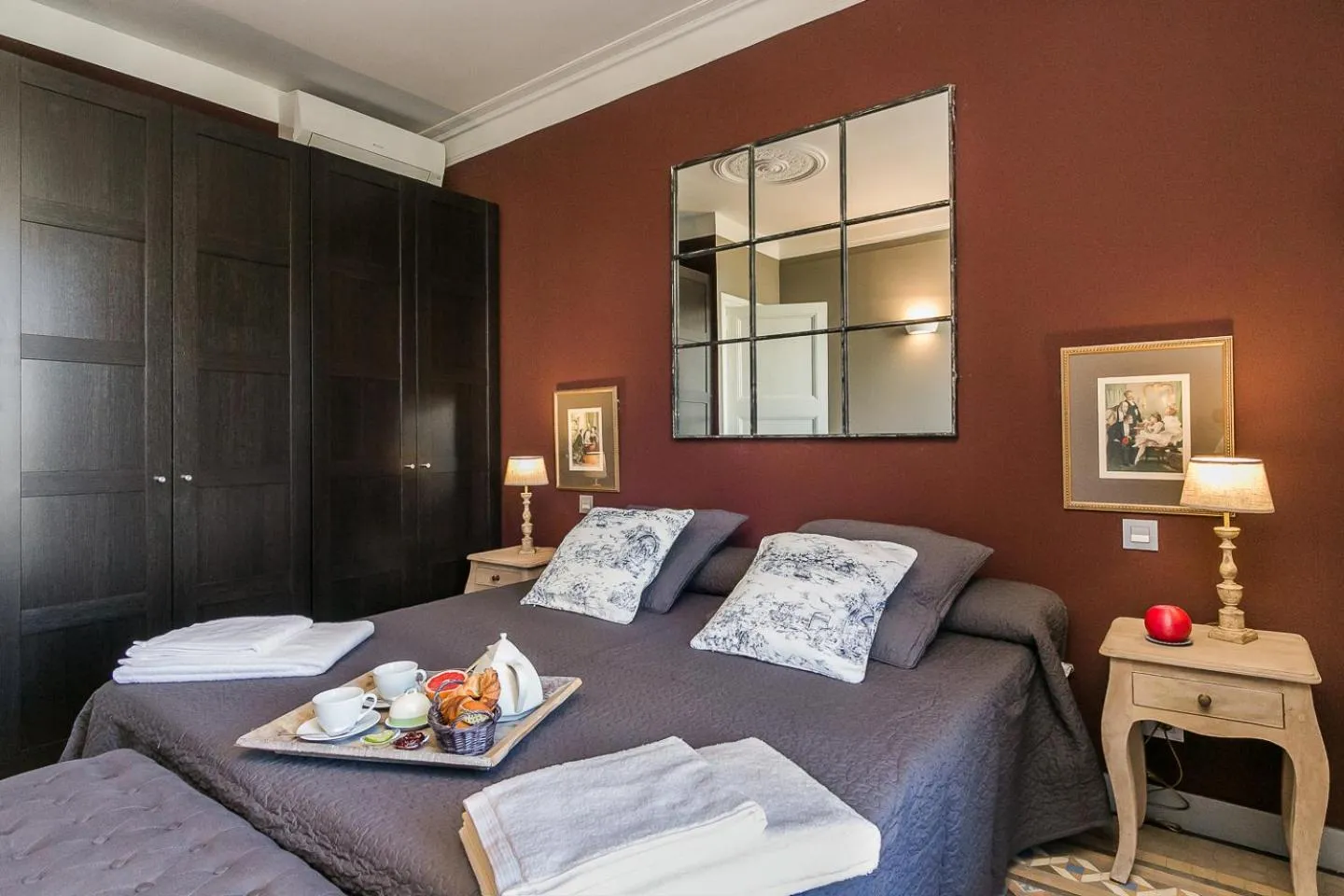 Photo of the whole room, Bed in Bcn Paseo De Gracia Rocamora Apartment