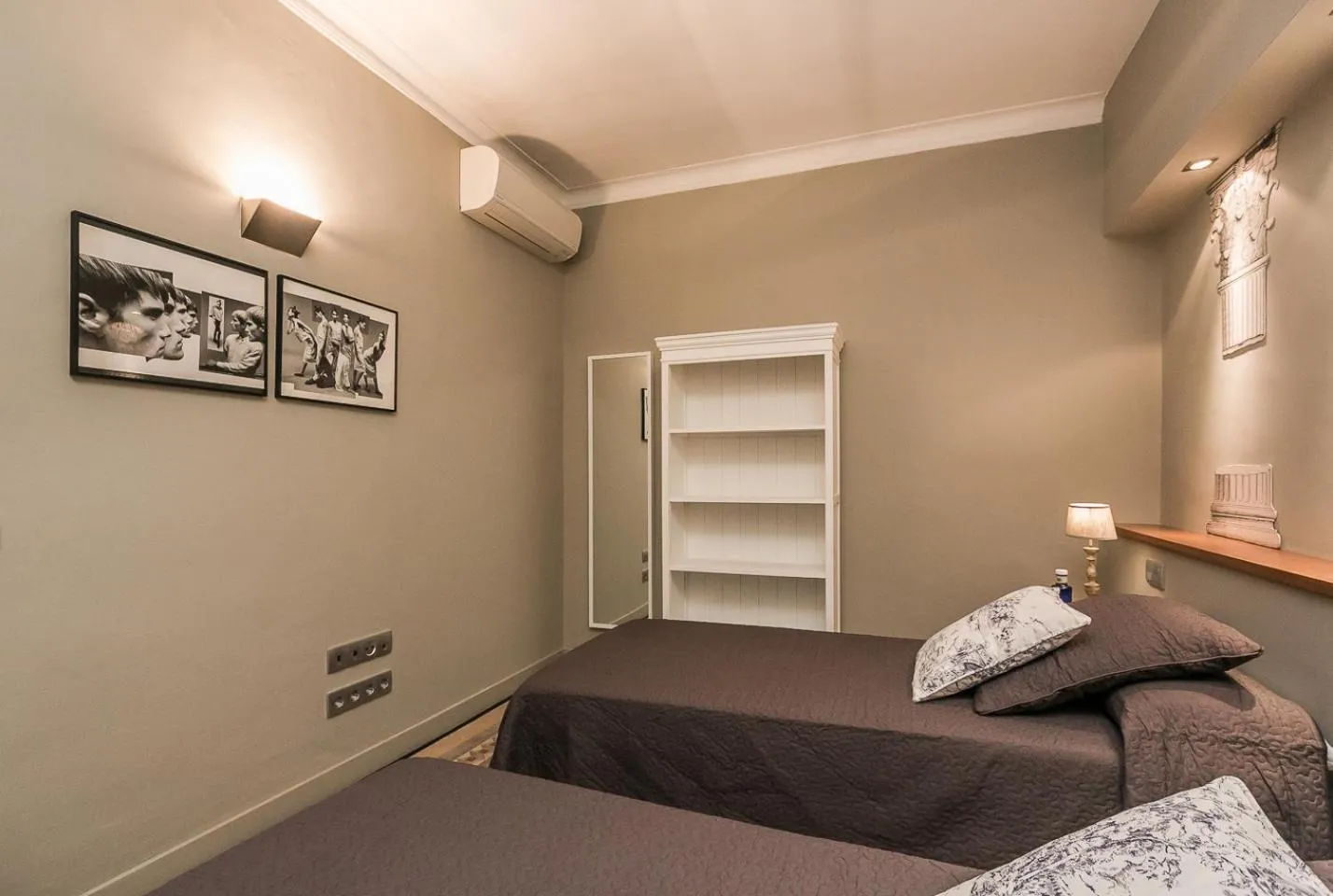 Photo of the whole room, Bed in Bcn Paseo De Gracia Rocamora Apartment