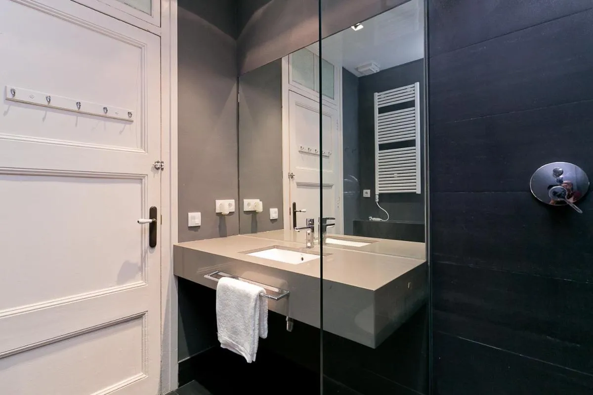 Bathroom in Bcn Paseo De Gracia Rocamora Apartment