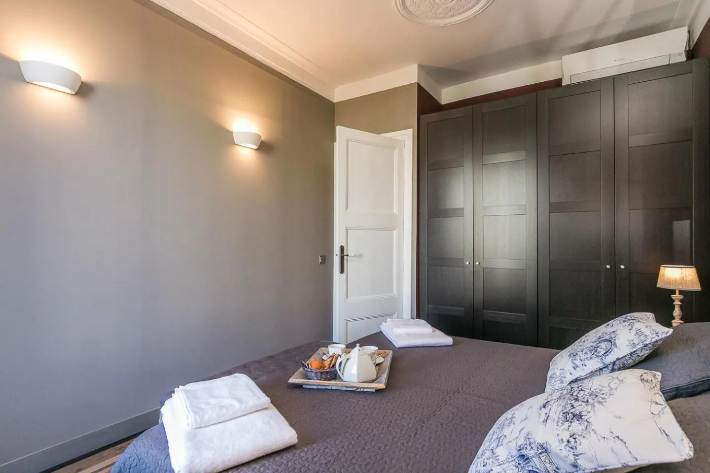 Photo of the whole room, Bed in Bcn Paseo De Gracia Rocamora Apartment