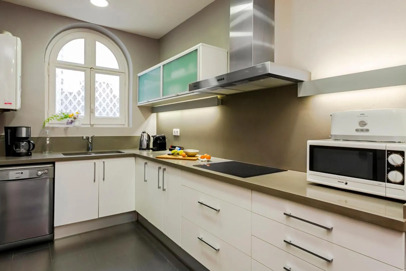 Kitchen or kitchenette in Bcn Paseo De Gracia Rocamora Apartment