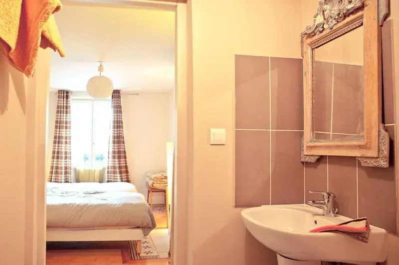 Twin Room - single occupancy in L'Atelier Du Peintre Twin Room - single occupancy in L'Atelier Du Peintre