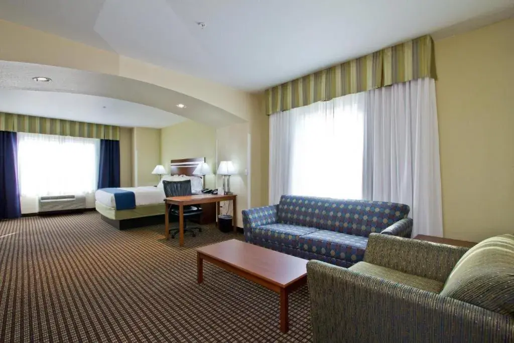 Bed in Holiday Inn Express and Suites Denver East Peoria Street by IHG Bed in Holiday Inn Express and Suites Denver East Peoria Street by IHG