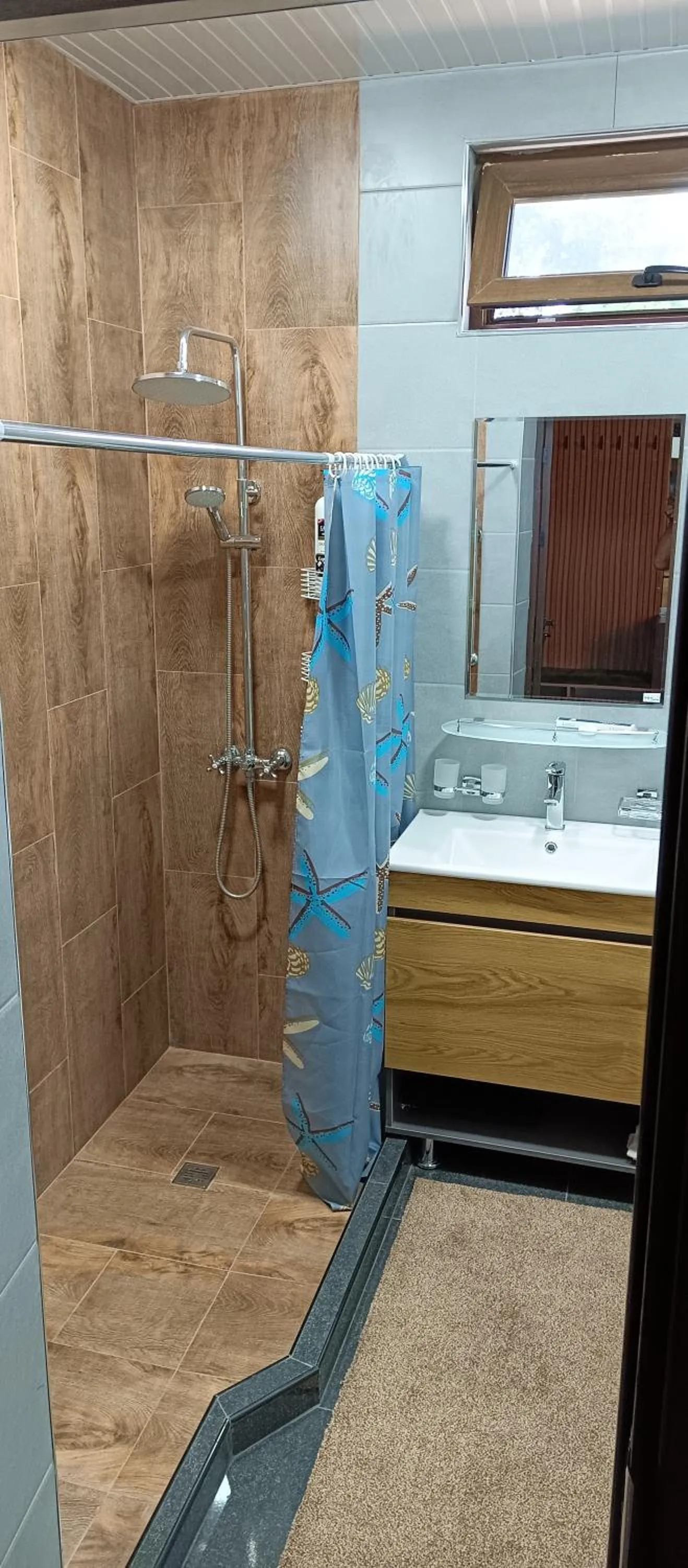 Shower in House4you