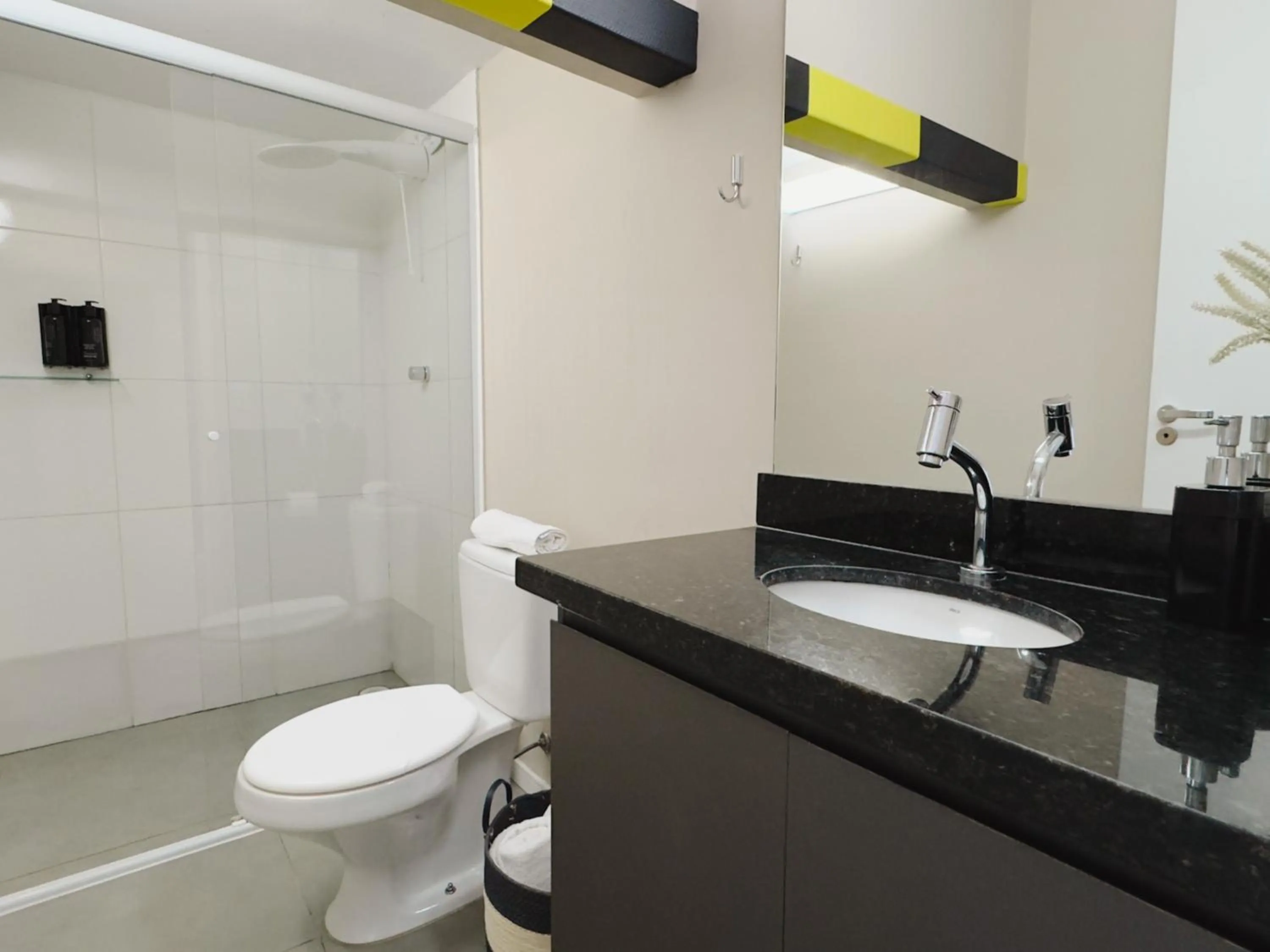 Shower in Apê Paulista Augusta