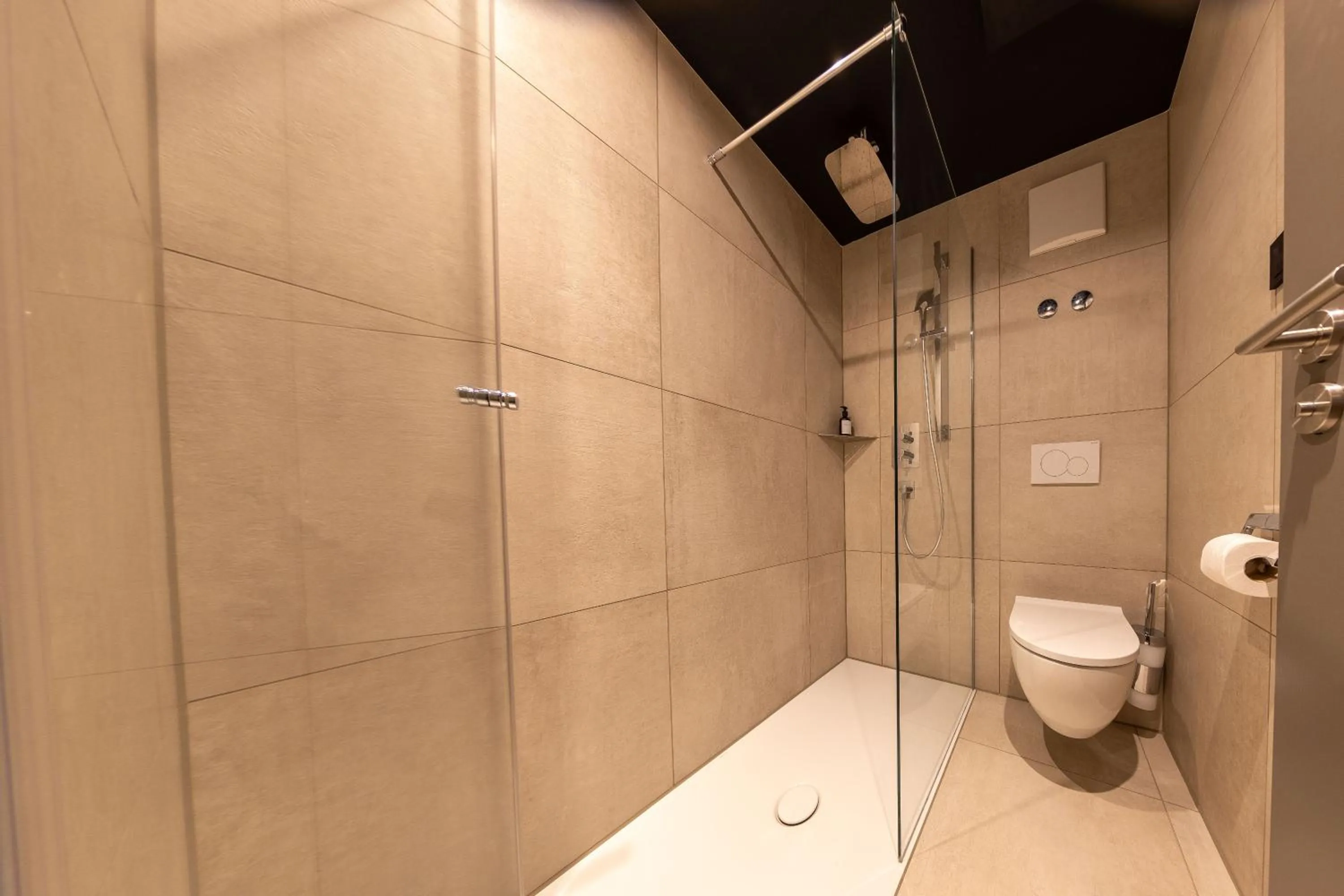 Bathroom in ibis Styles Aalen