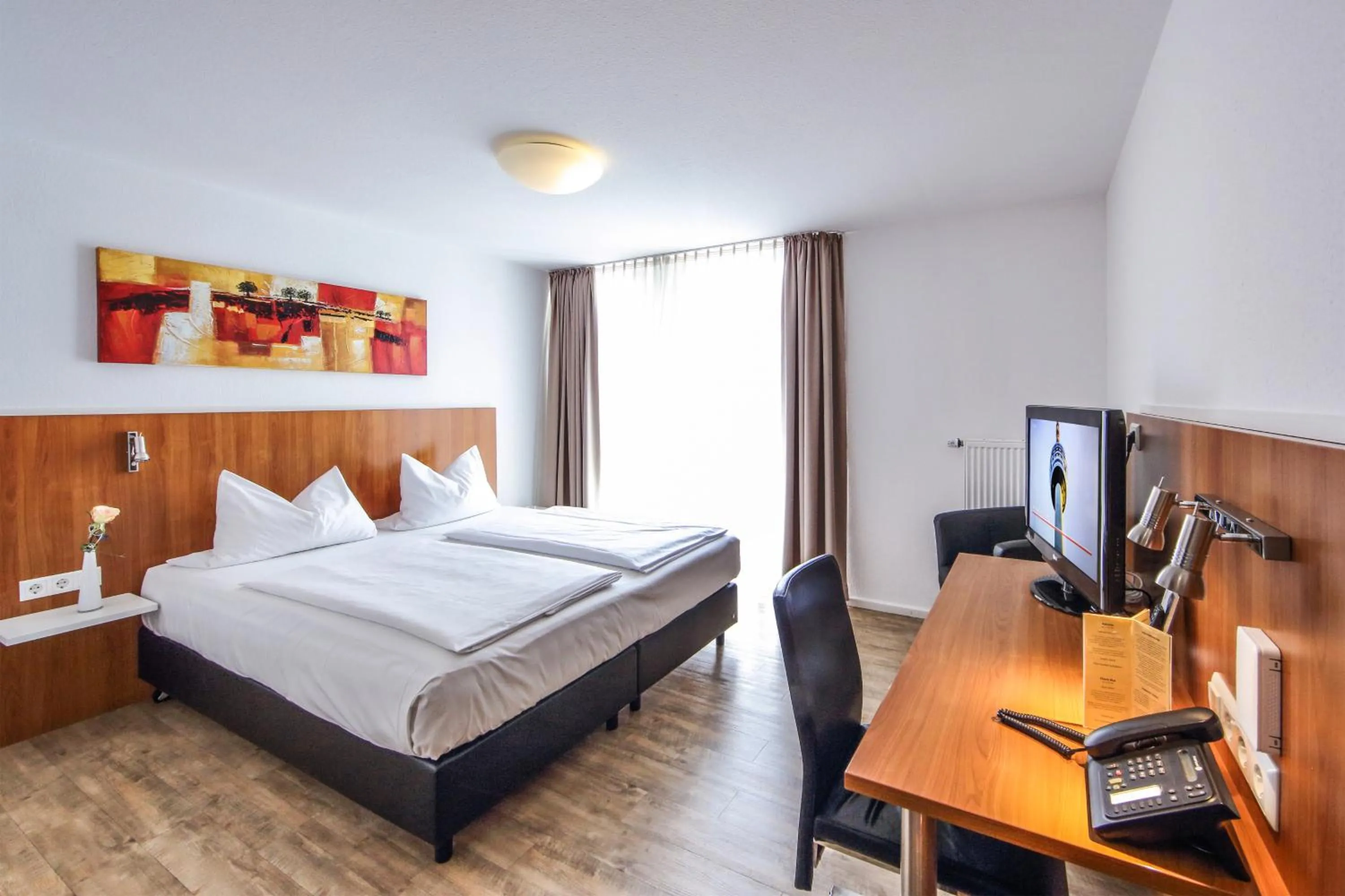 Photo of the whole room, Bed in ibis Styles Aalen