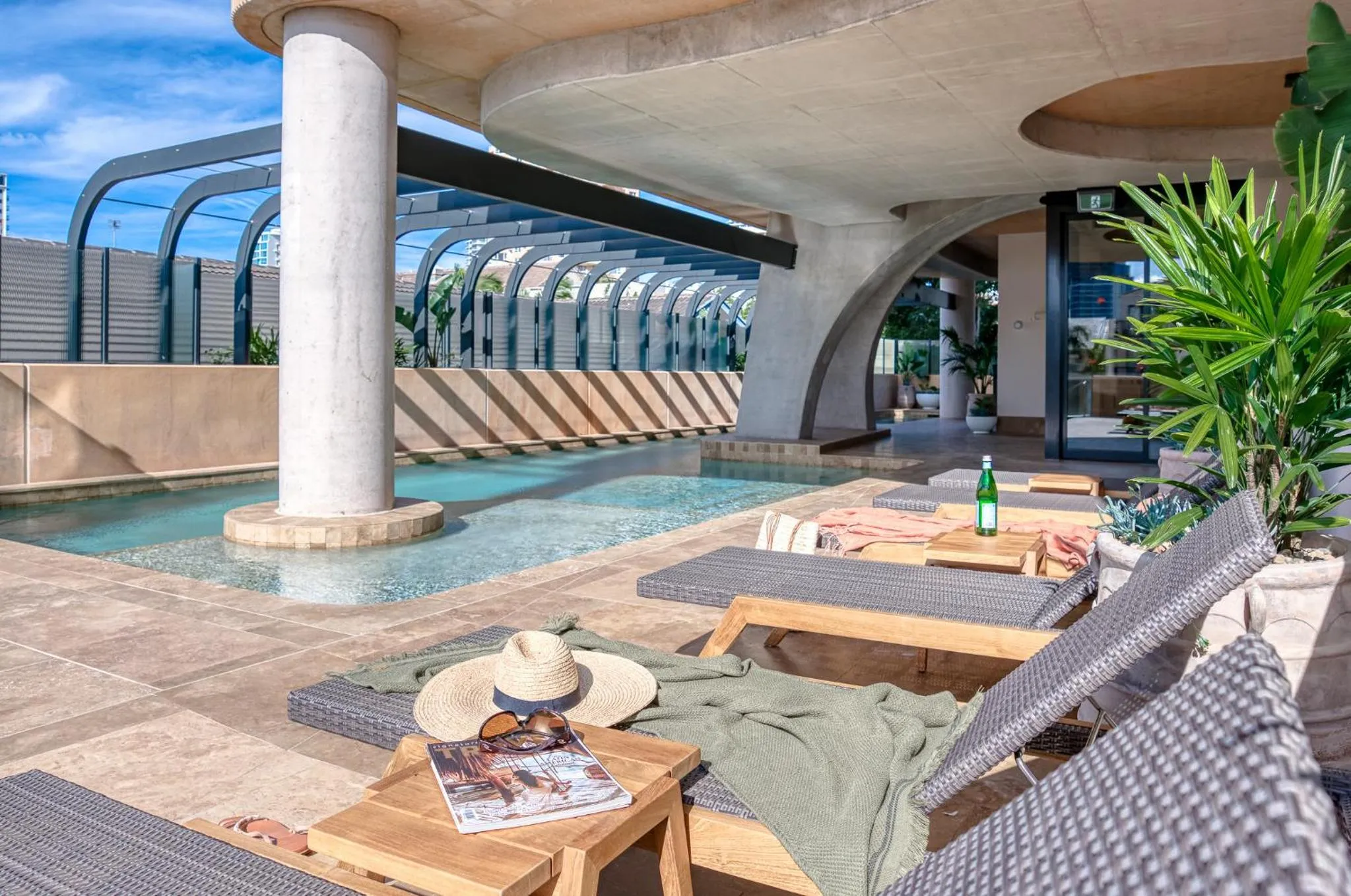 Swimming pool in Encore Broadbeach - Official