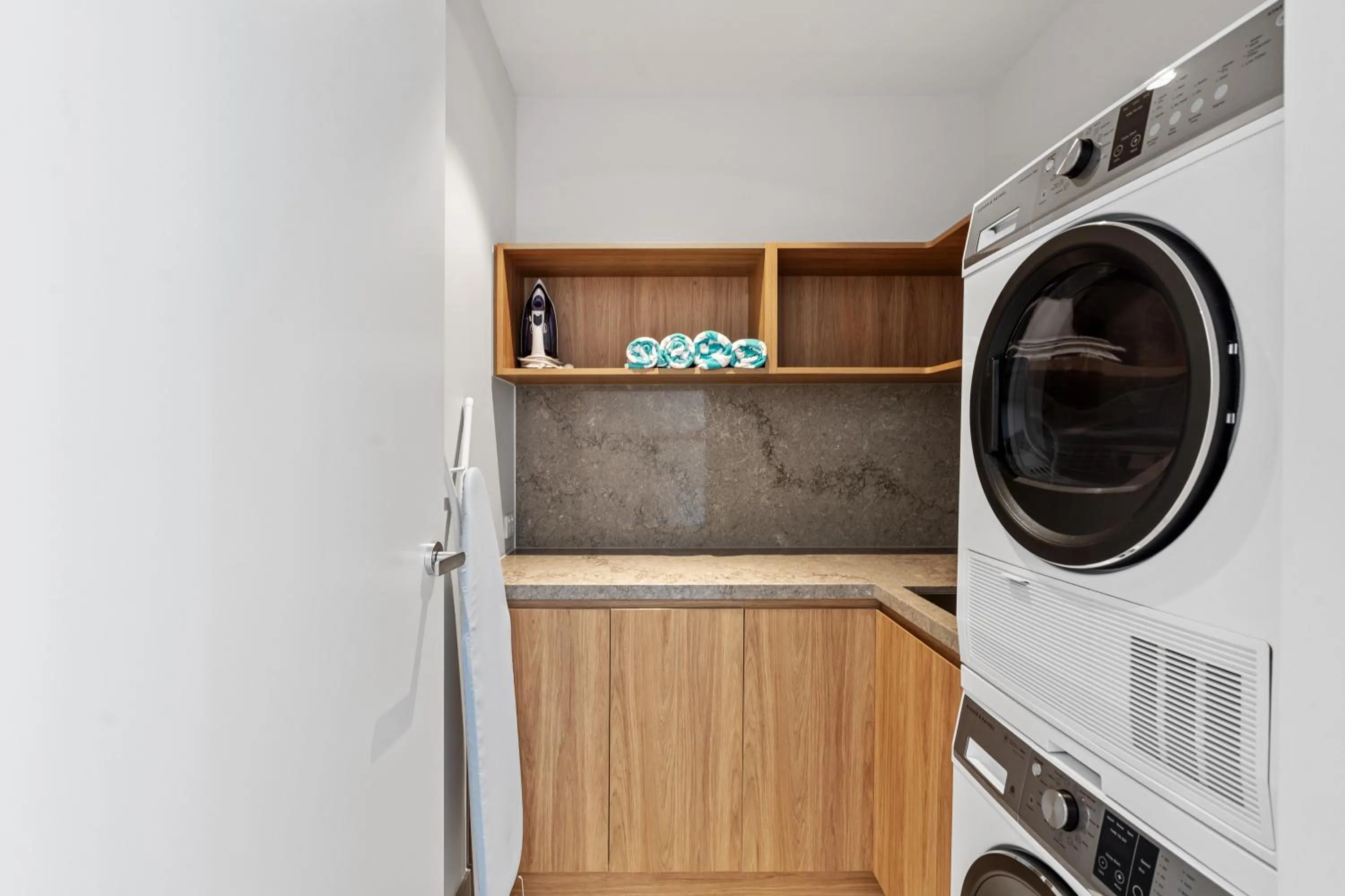 Encore Broadbeach - Official