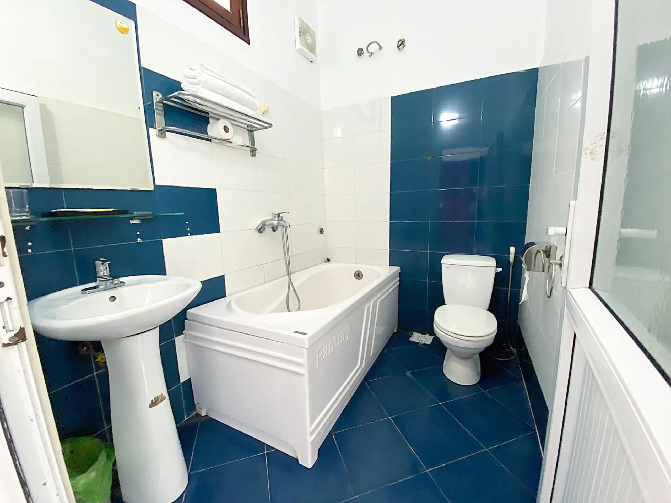 Shower in Diamond Hotel Thai Binh