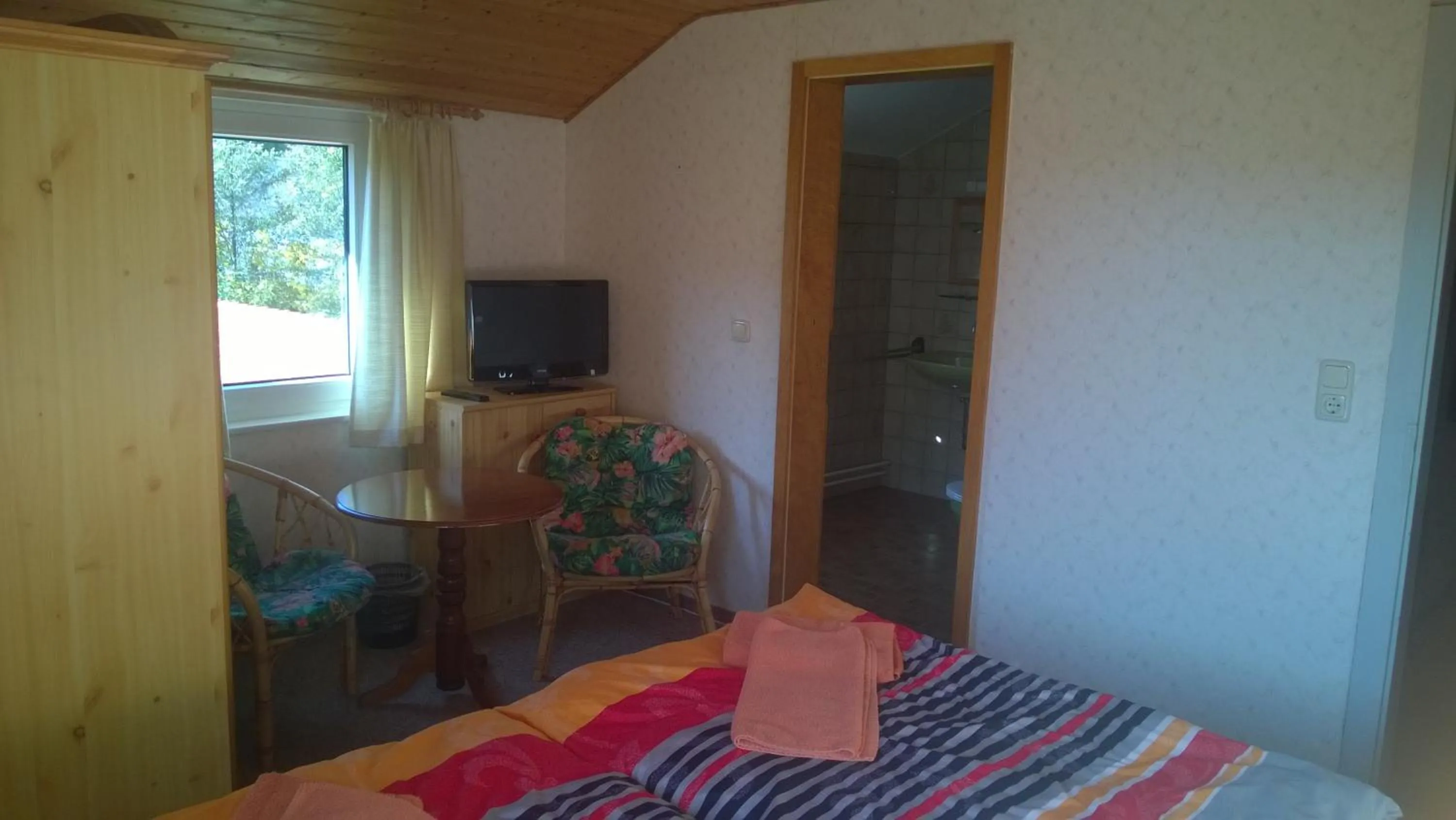 Photo of the whole room, Bed in Wiedaer Hütte