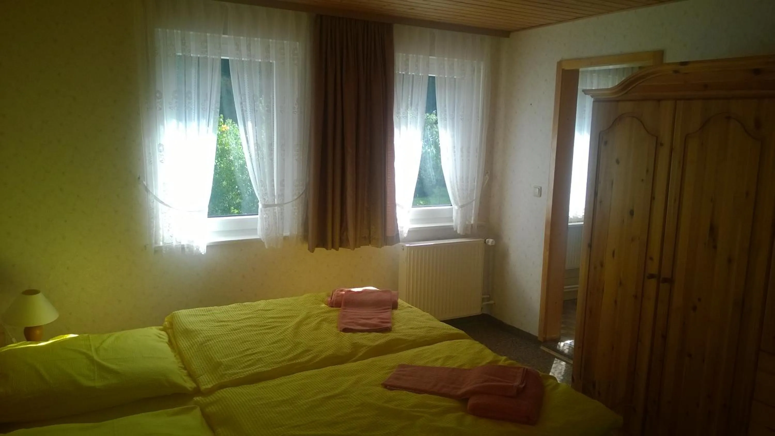 Photo of the whole room, Bed in Wiedaer Hütte