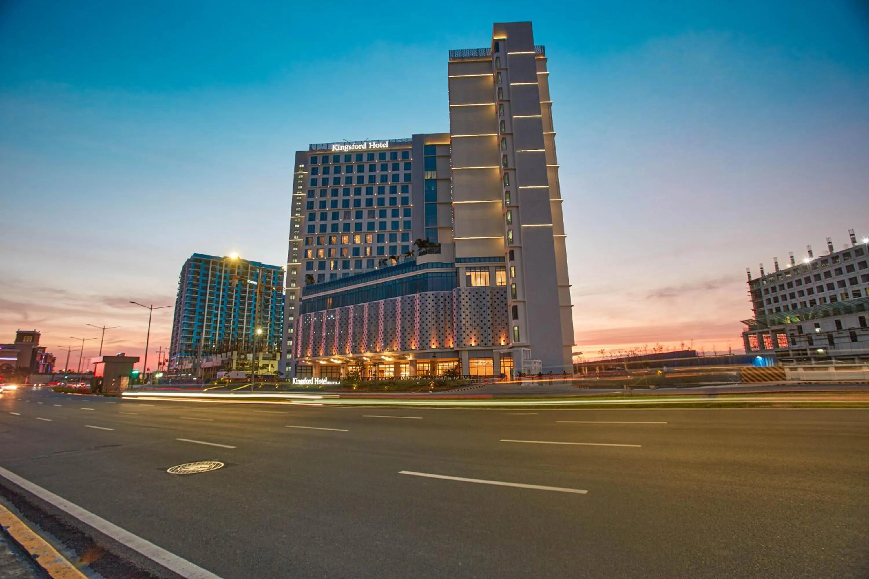 Property building in Kingsford Hotel Manila Bay