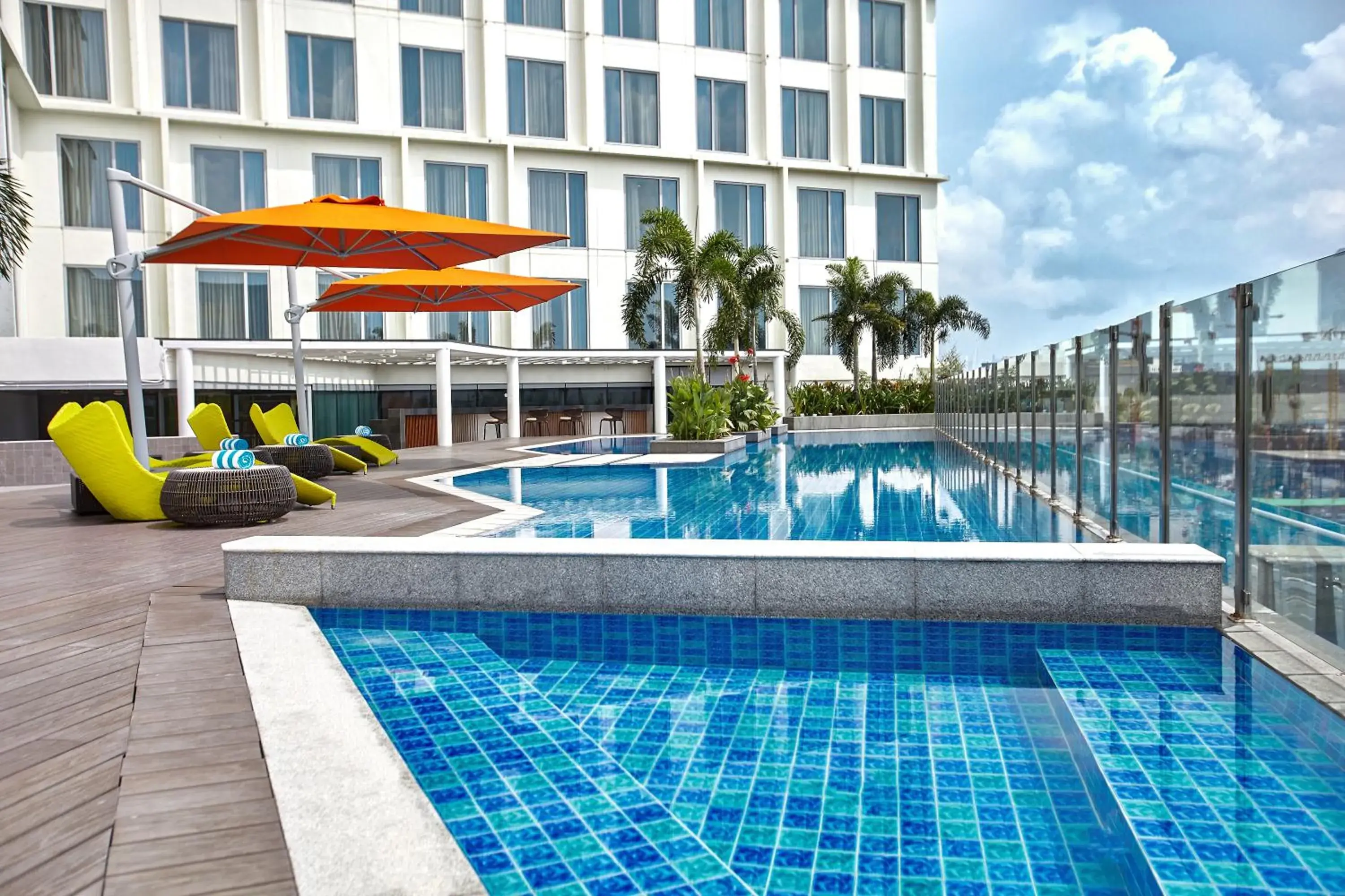 Swimming pool in Kingsford Hotel Manila Bay Swimming pool in Kingsford Hotel Manila Bay