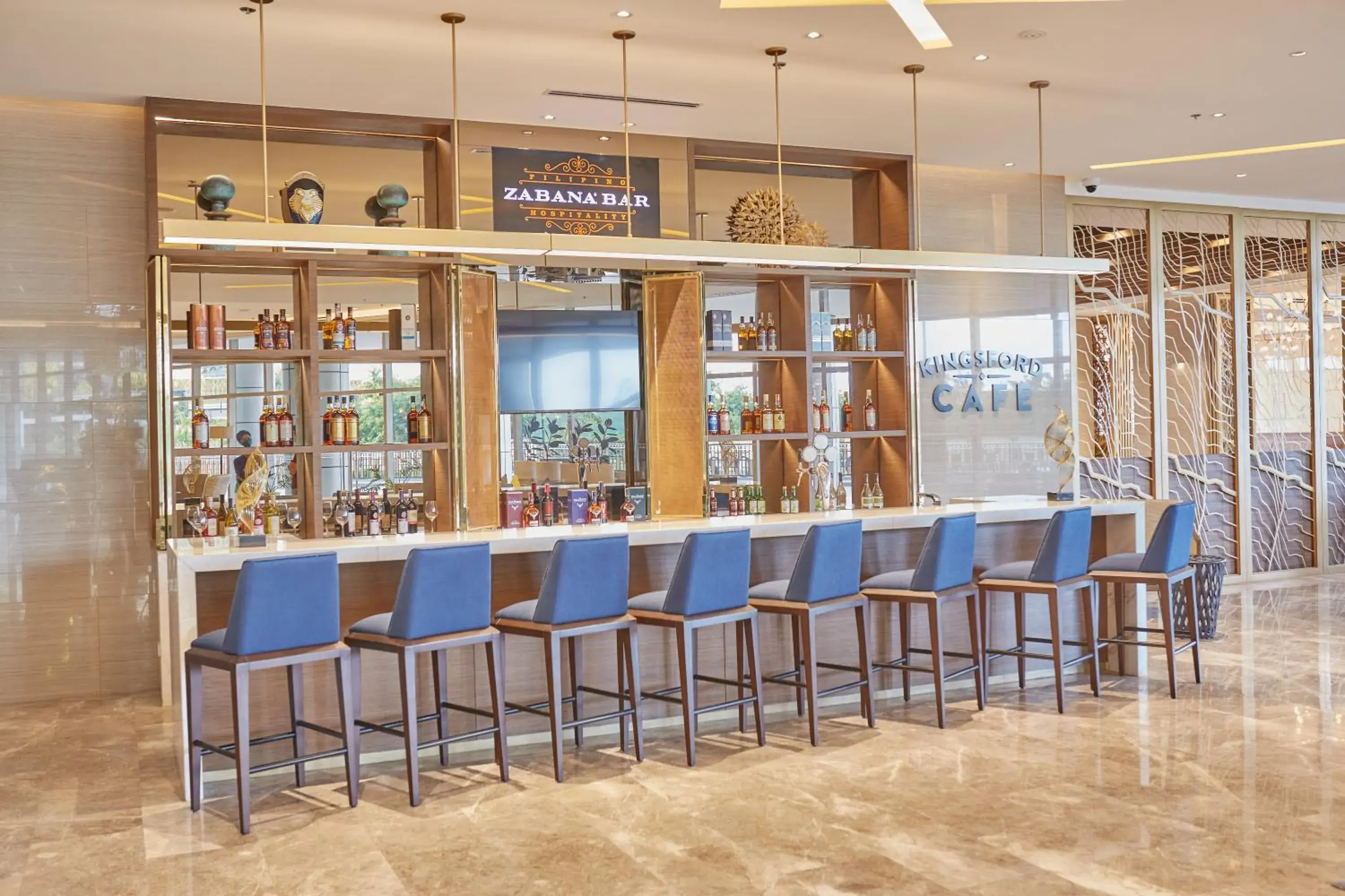 Lounge or bar in Kingsford Hotel Manila Bay Lounge or bar in Kingsford Hotel Manila Bay