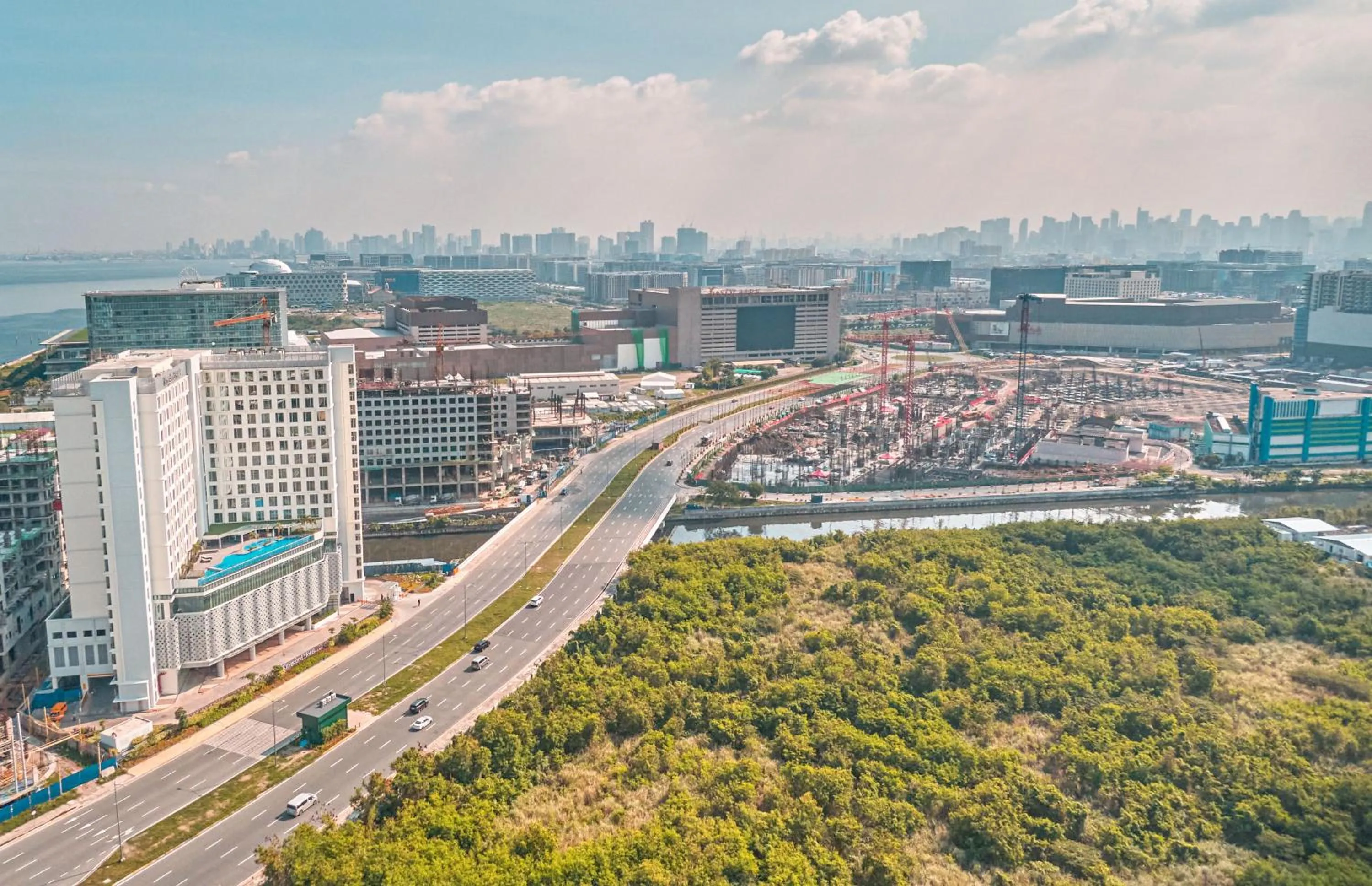 Facade/entrance in Kingsford Hotel Manila Bay