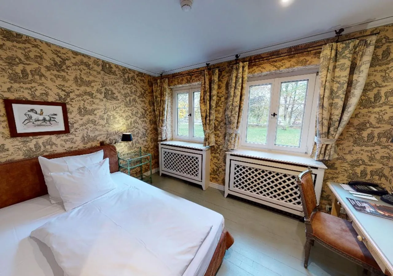 Photo of the whole room, Bed in Der Linslerhof - Hotel, Restaurant, Events & Natur