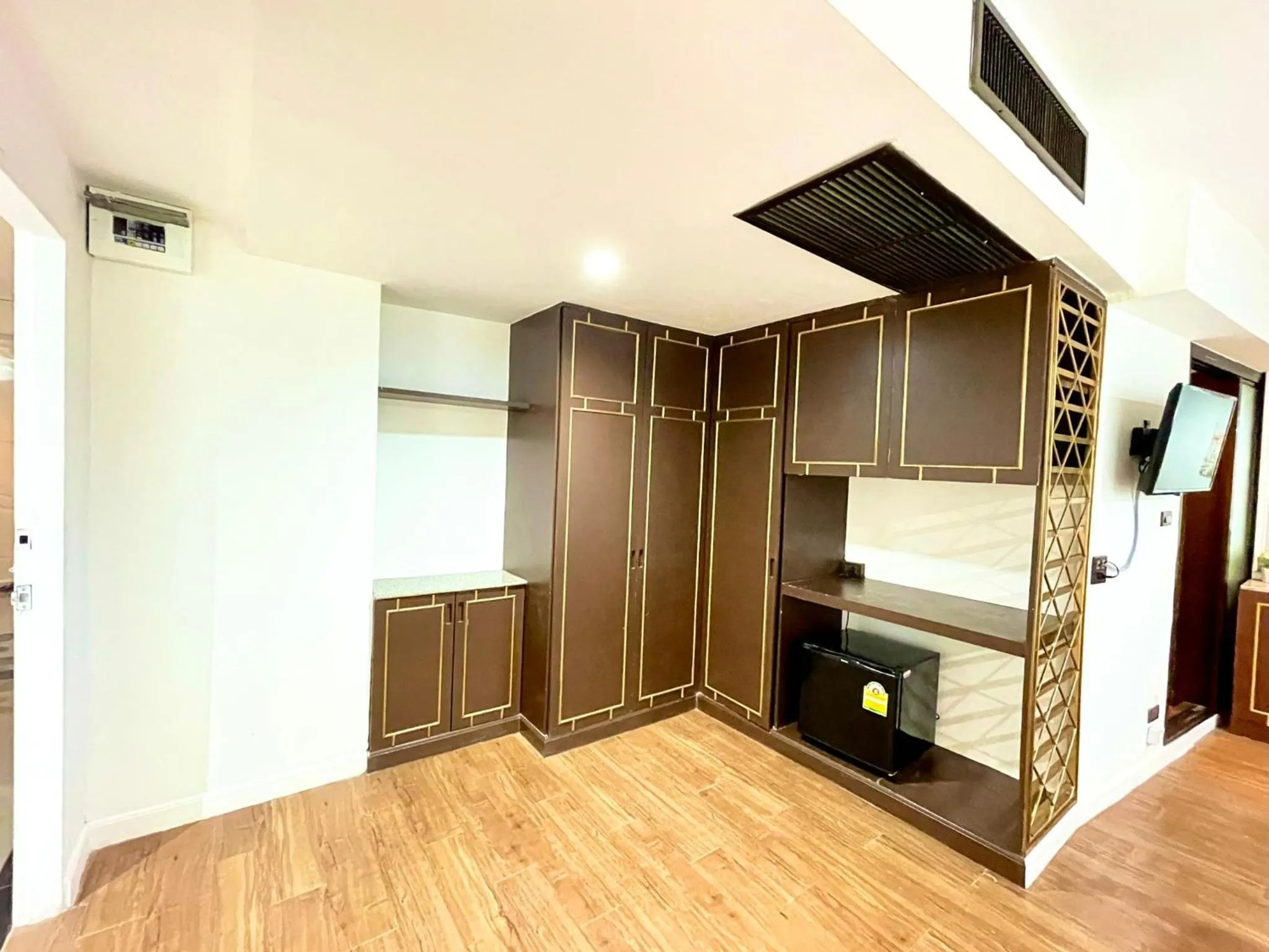 wardrobe in WellQuest Wellness Ladprao Soi 1