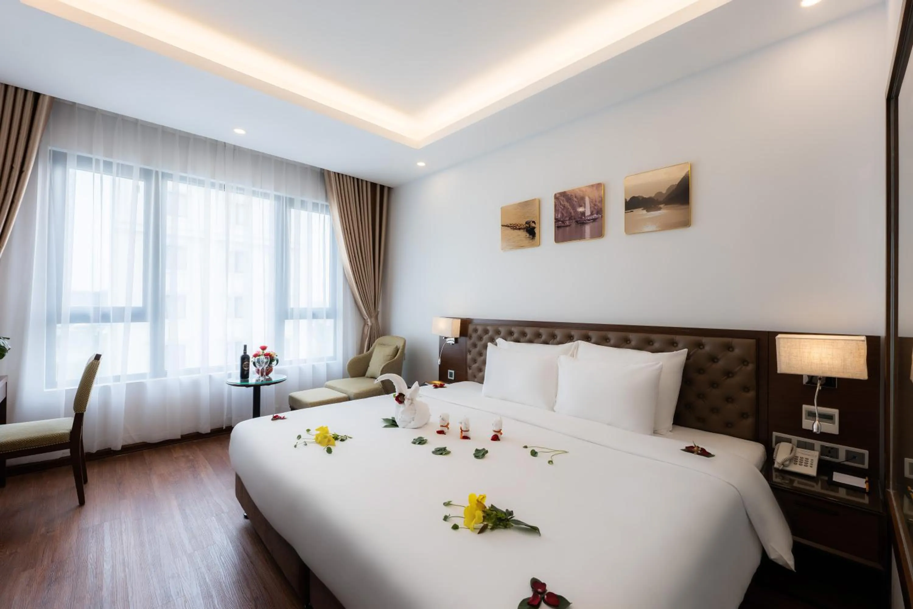 Bed in Hạ Long New Century Hotel