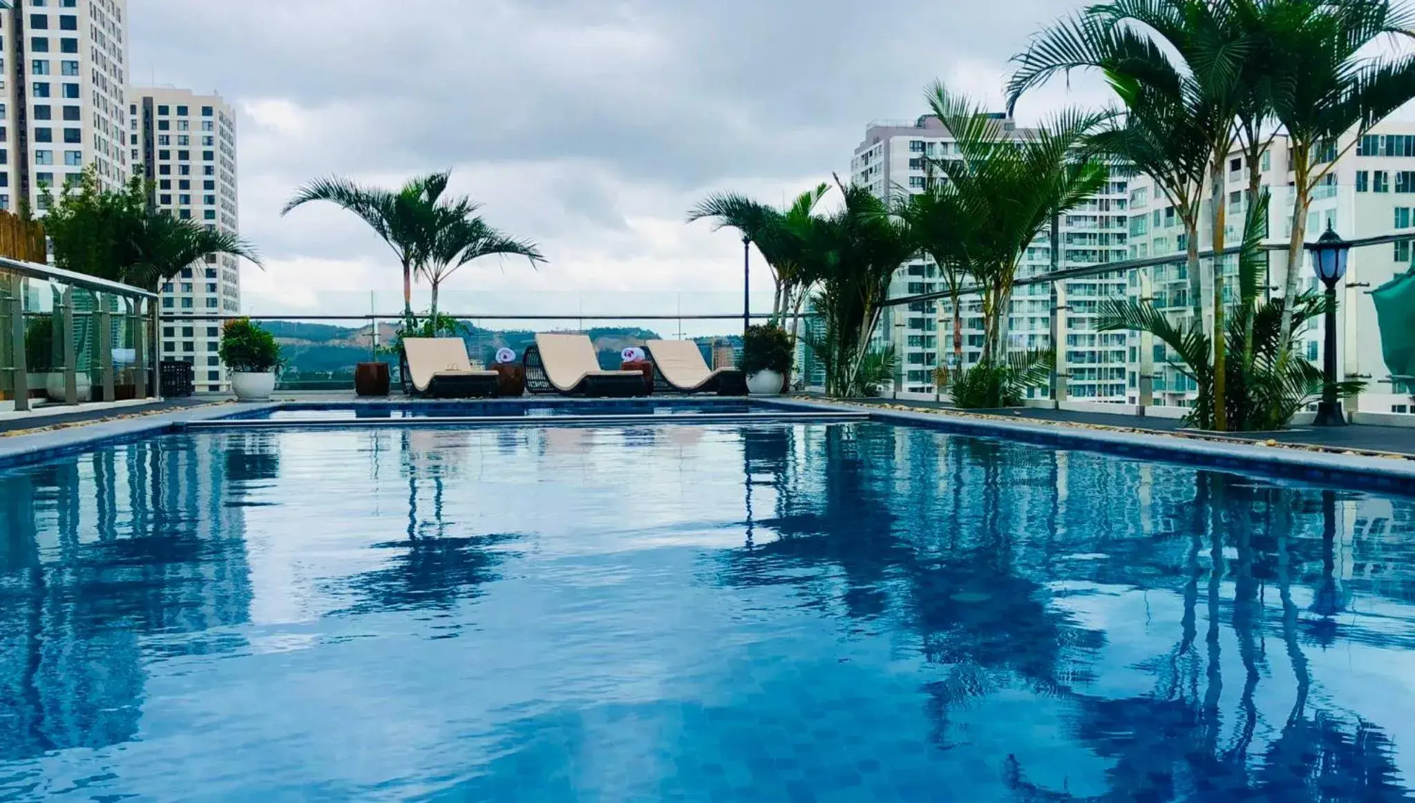 Swimming pool in Hạ Long New Century Hotel Swimming pool in Hạ Long New Century Hotel