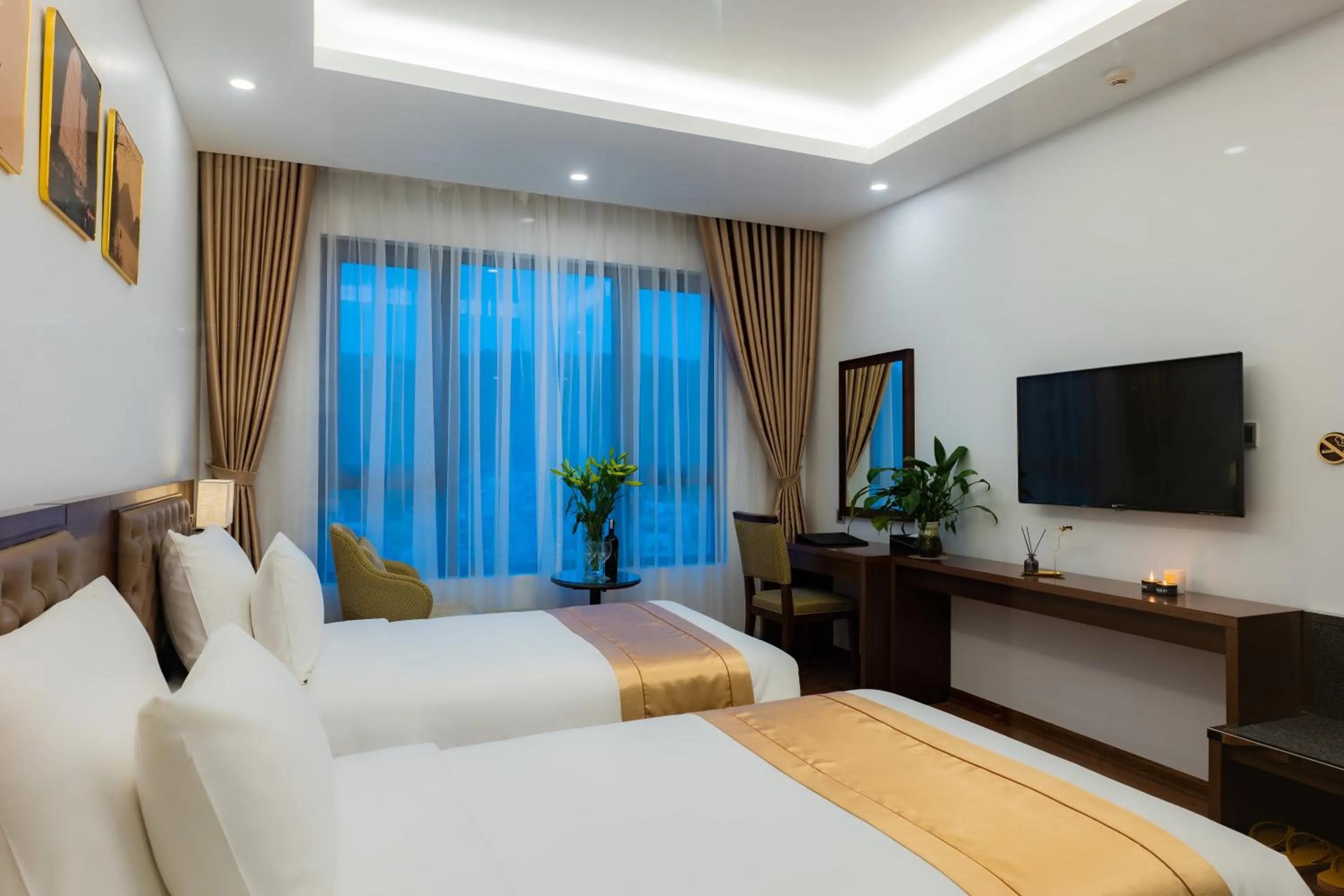 Bed in Hạ Long New Century Hotel