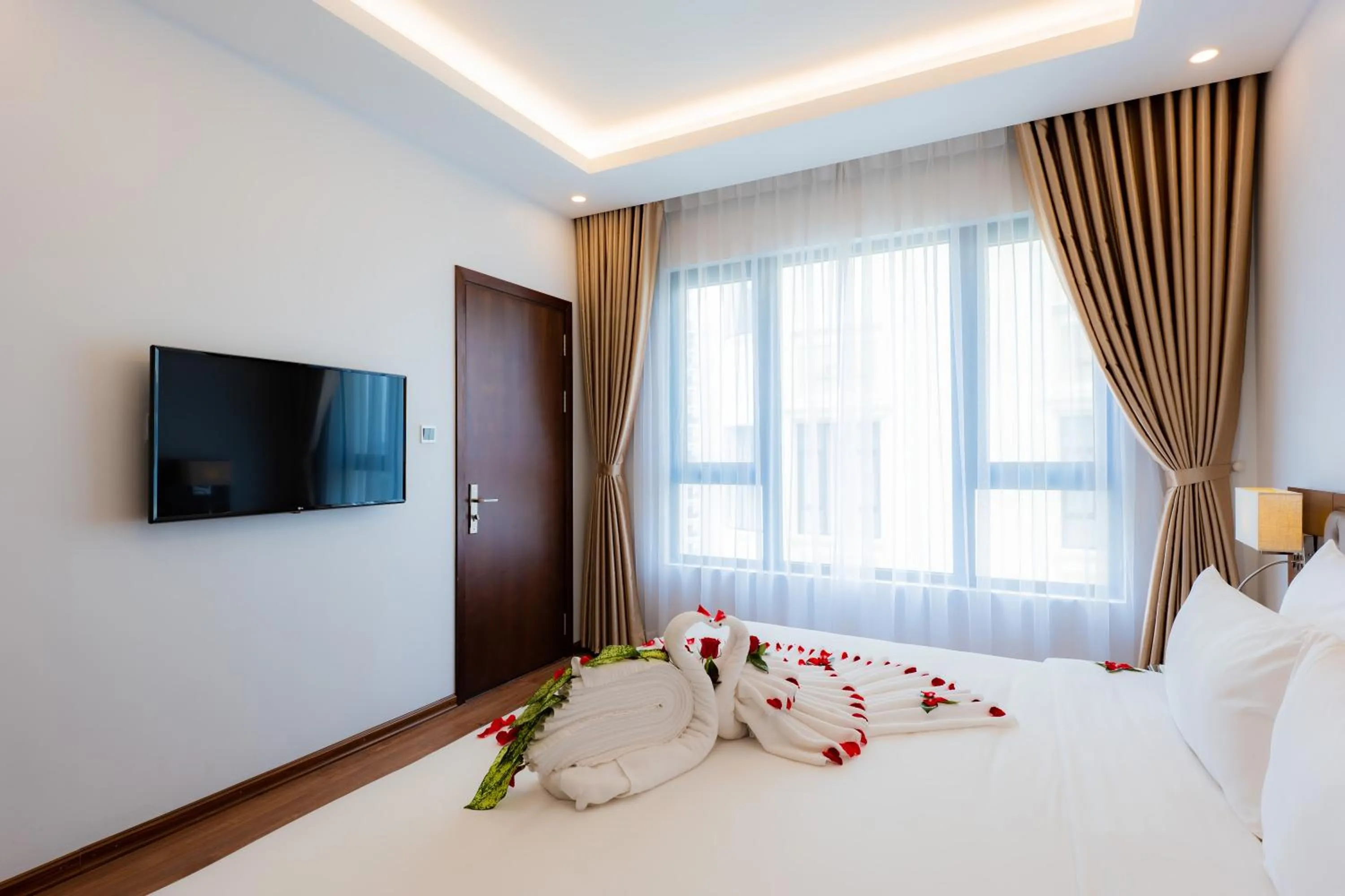 Bed in Hạ Long New Century Hotel