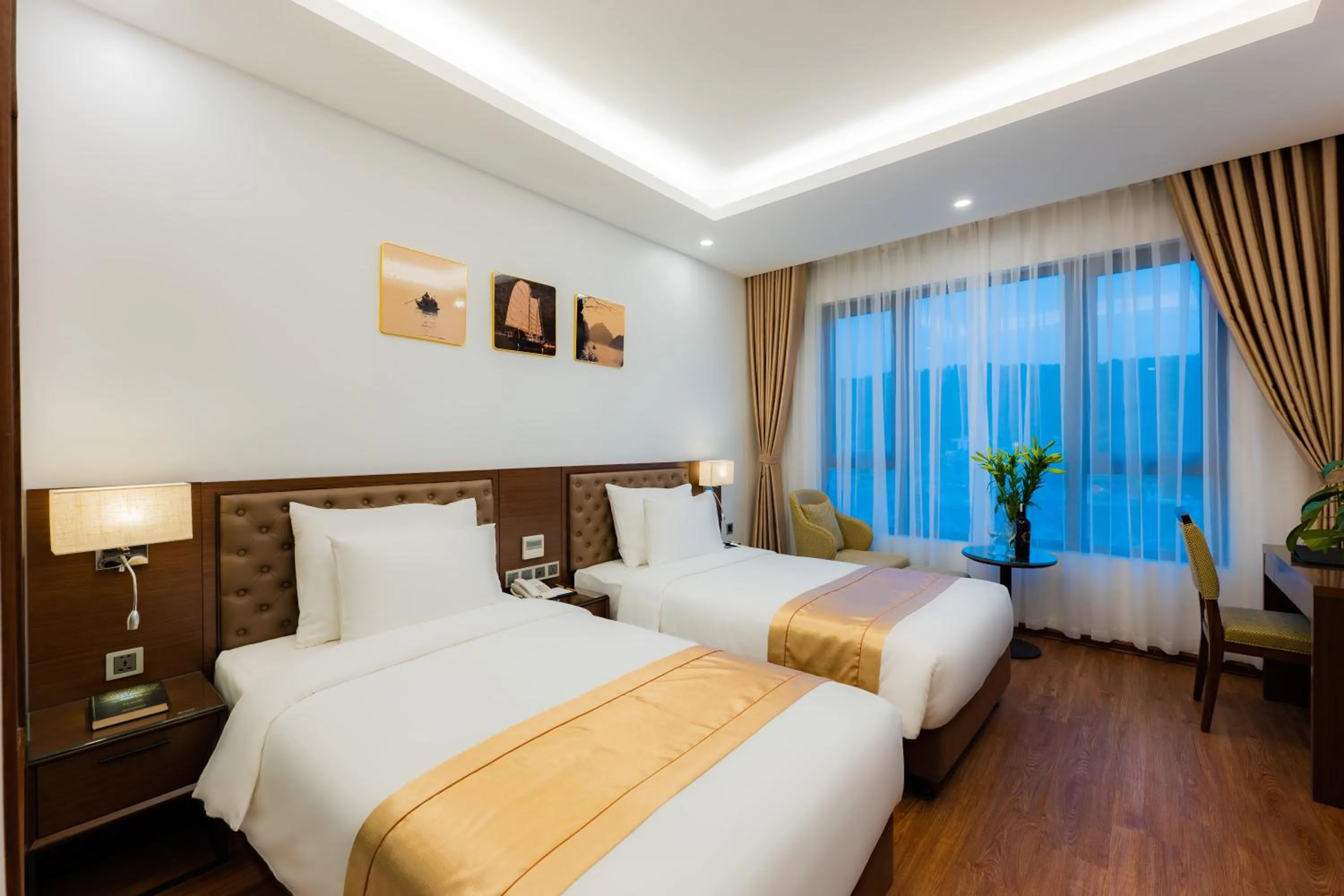 Bed in Hạ Long New Century Hotel