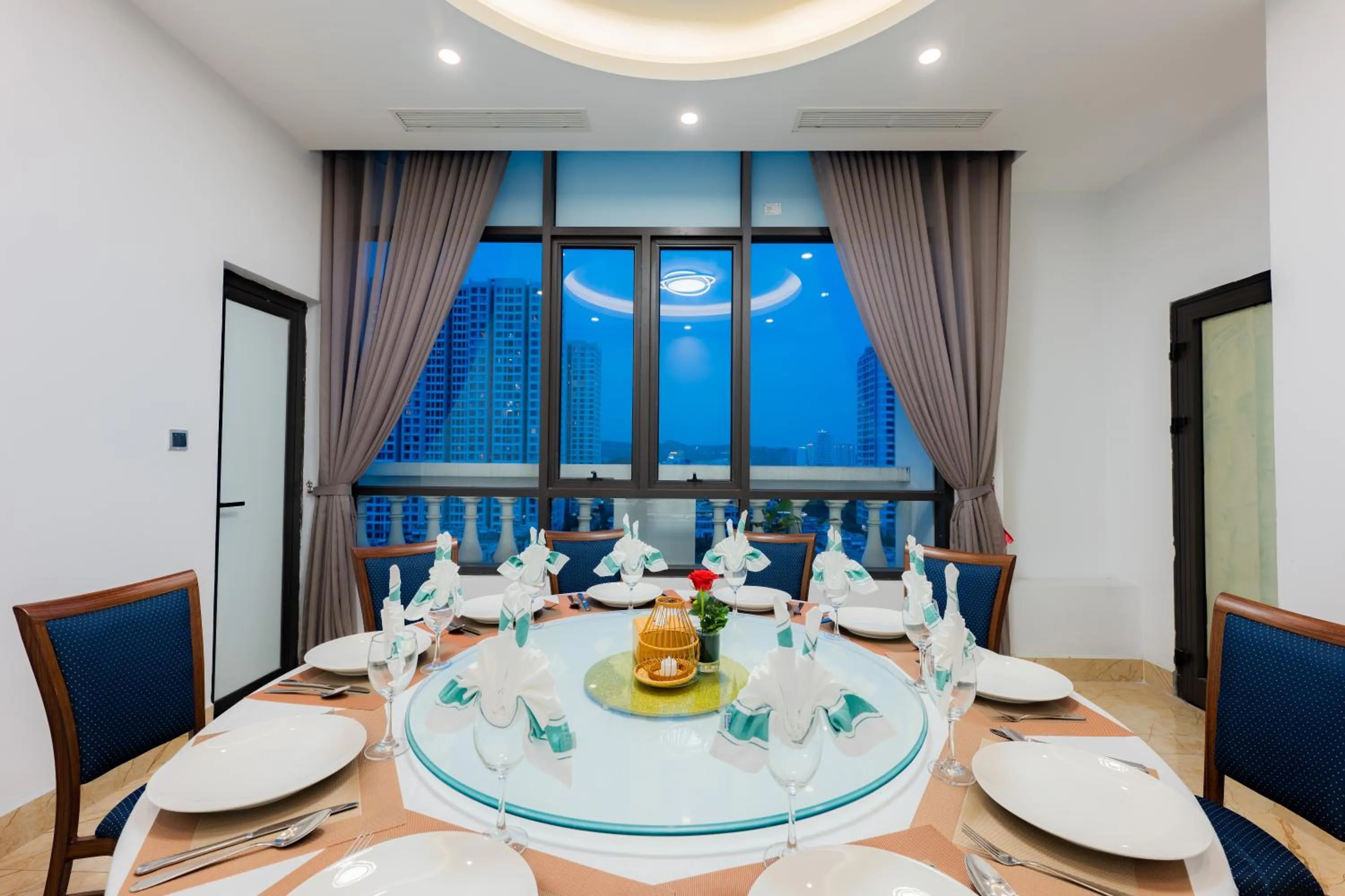 Food and drinks in Hạ Long New Century Hotel