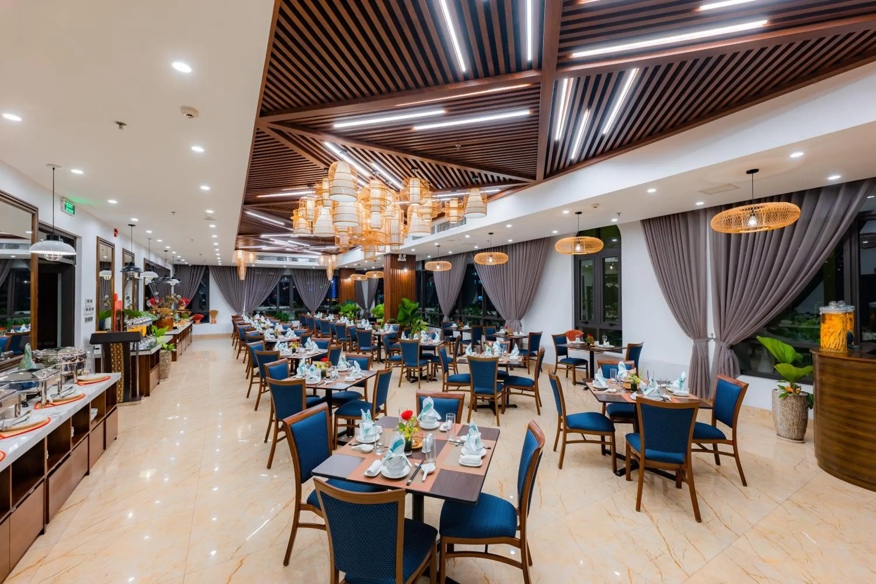 Restaurant/places to eat in Hạ Long New Century Hotel Restaurant/places to eat in Hạ Long New Century Hotel