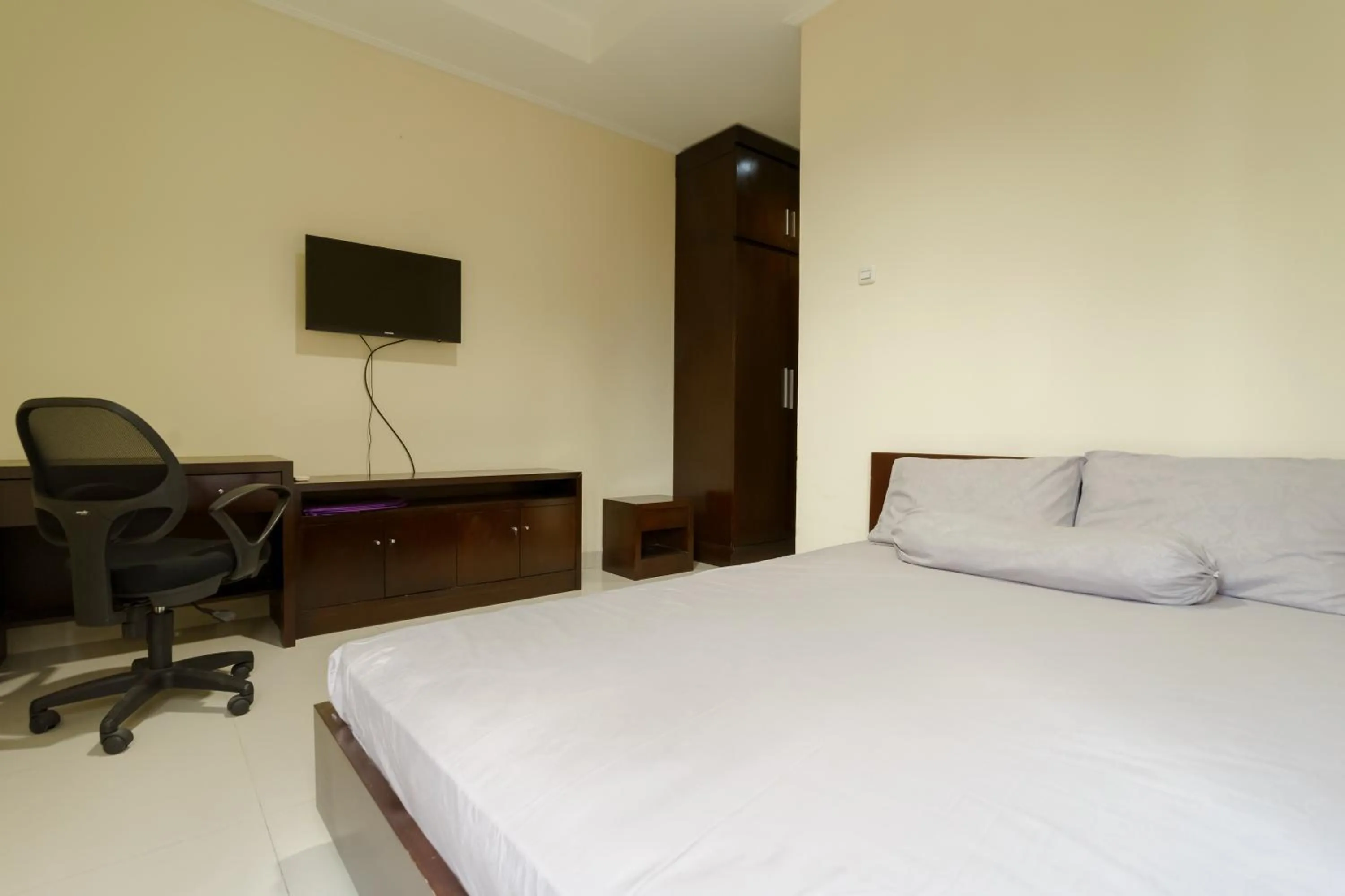 Bed in Dago Suites Syariah Cikarang Mitra RedDoorz