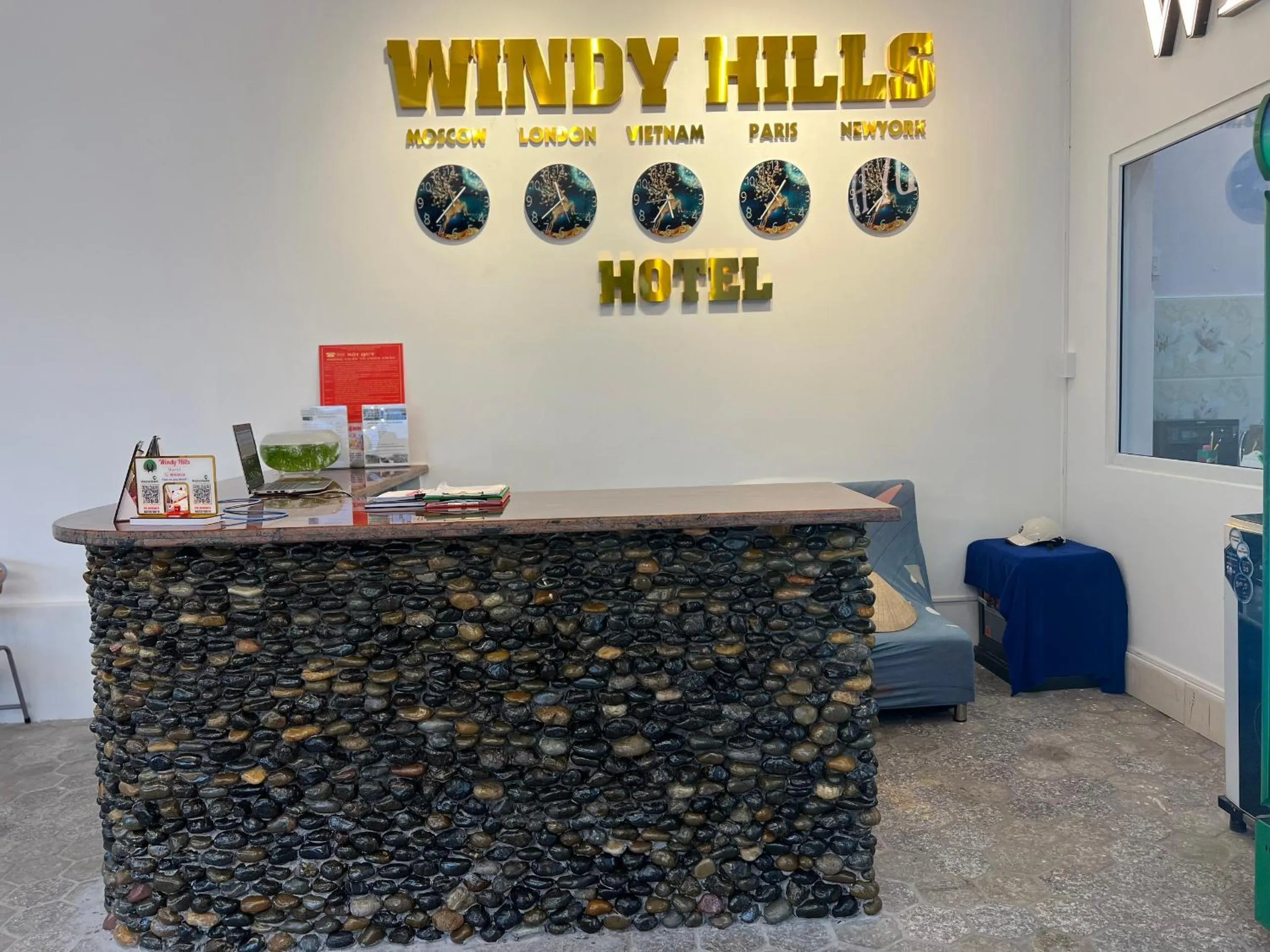 Windy hills hotel