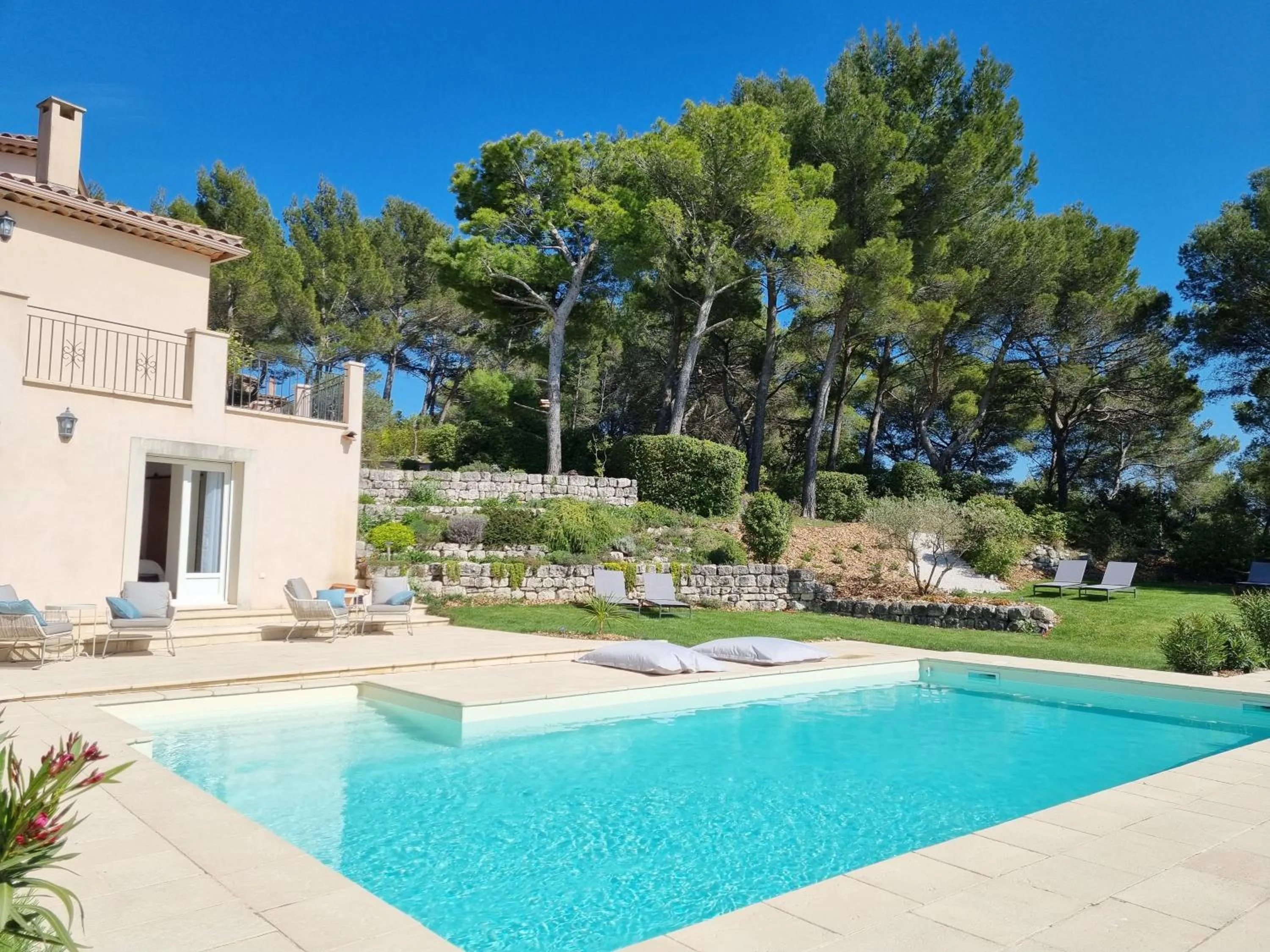 Swimming pool in Cosy en Provence - Piscine chauffée de mai à septembre