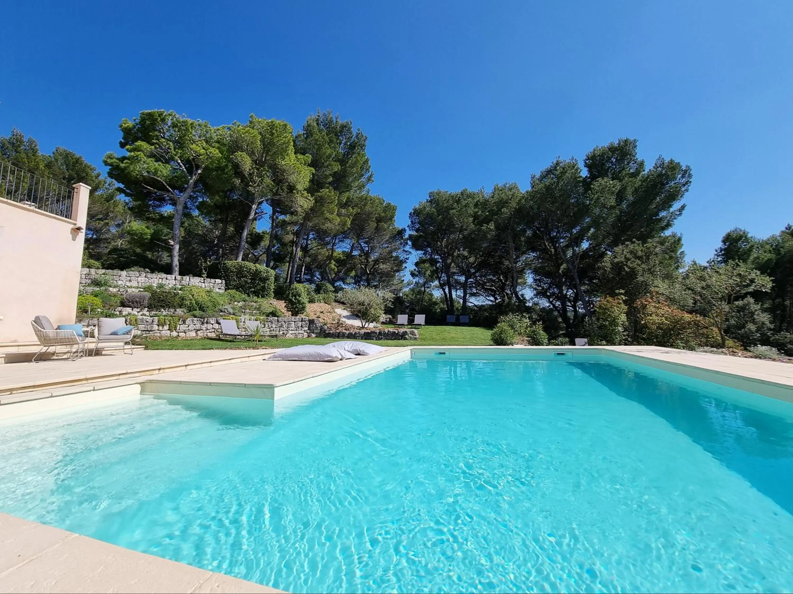 Swimming pool in Cosy en Provence - Piscine chauffée de mai à septembre