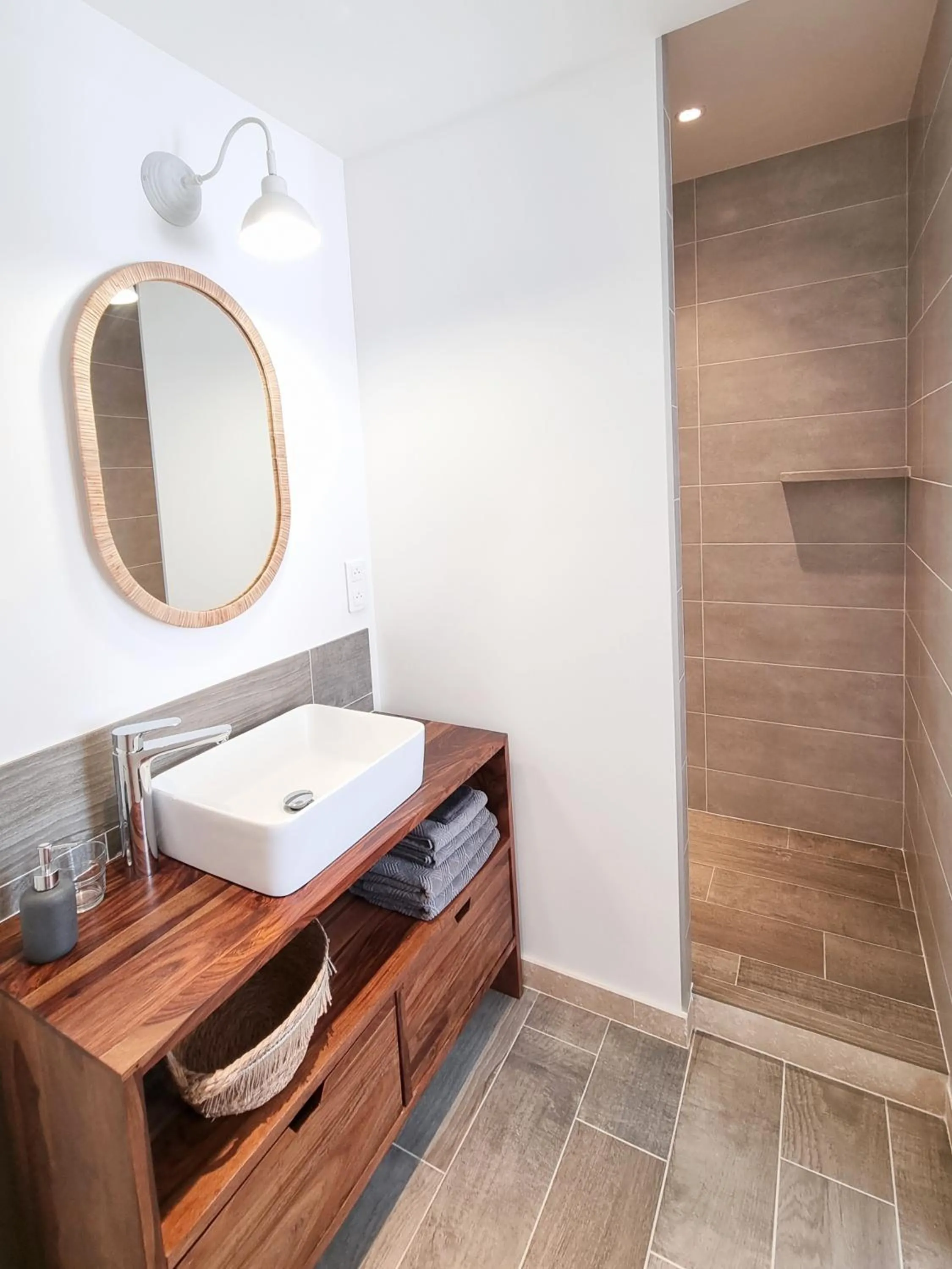 Bathroom in Cosy en Provence - Piscine chauffée de mai à septembre