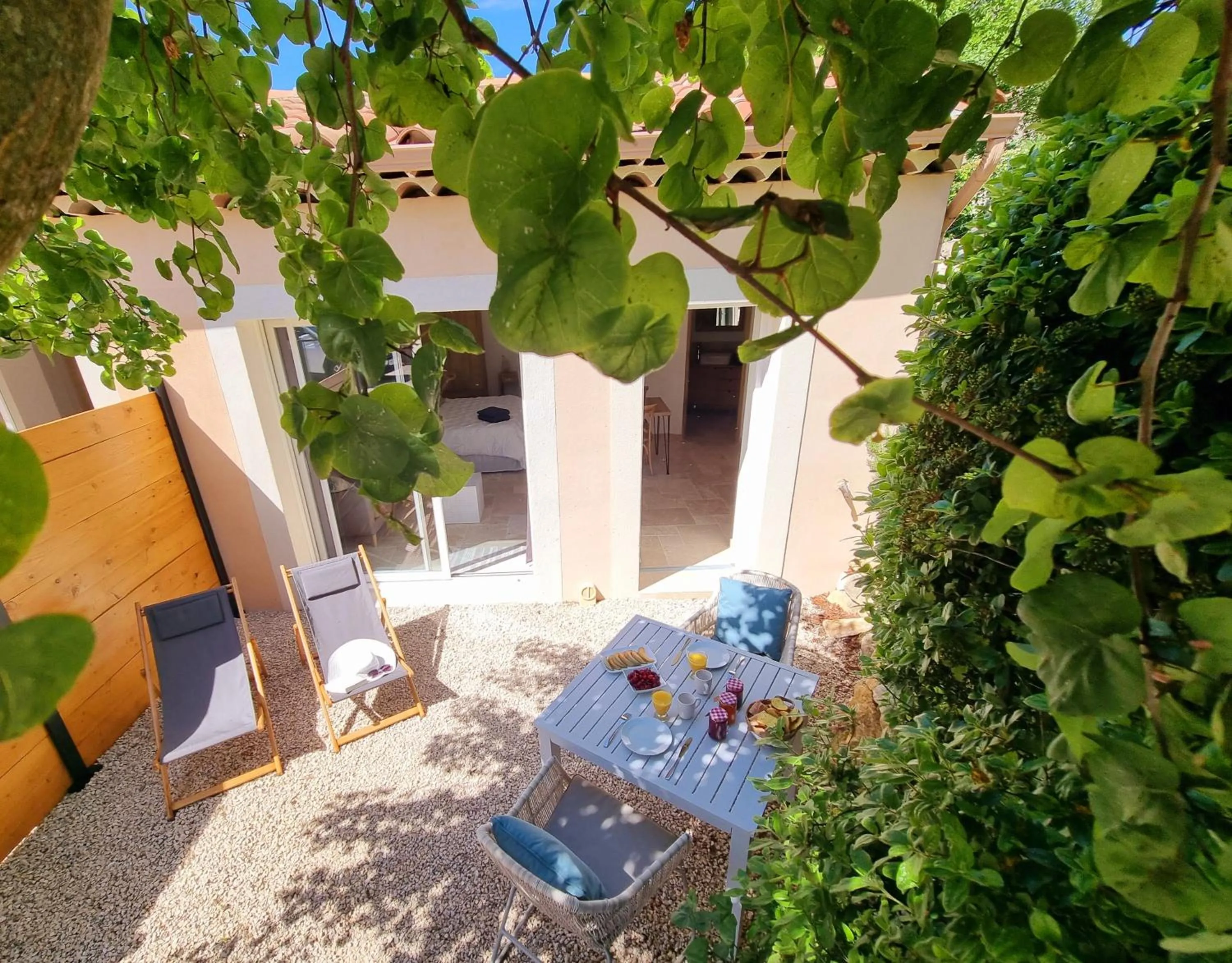 Balcony/Terrace in Cosy en Provence - Piscine chauffée de mai à septembre