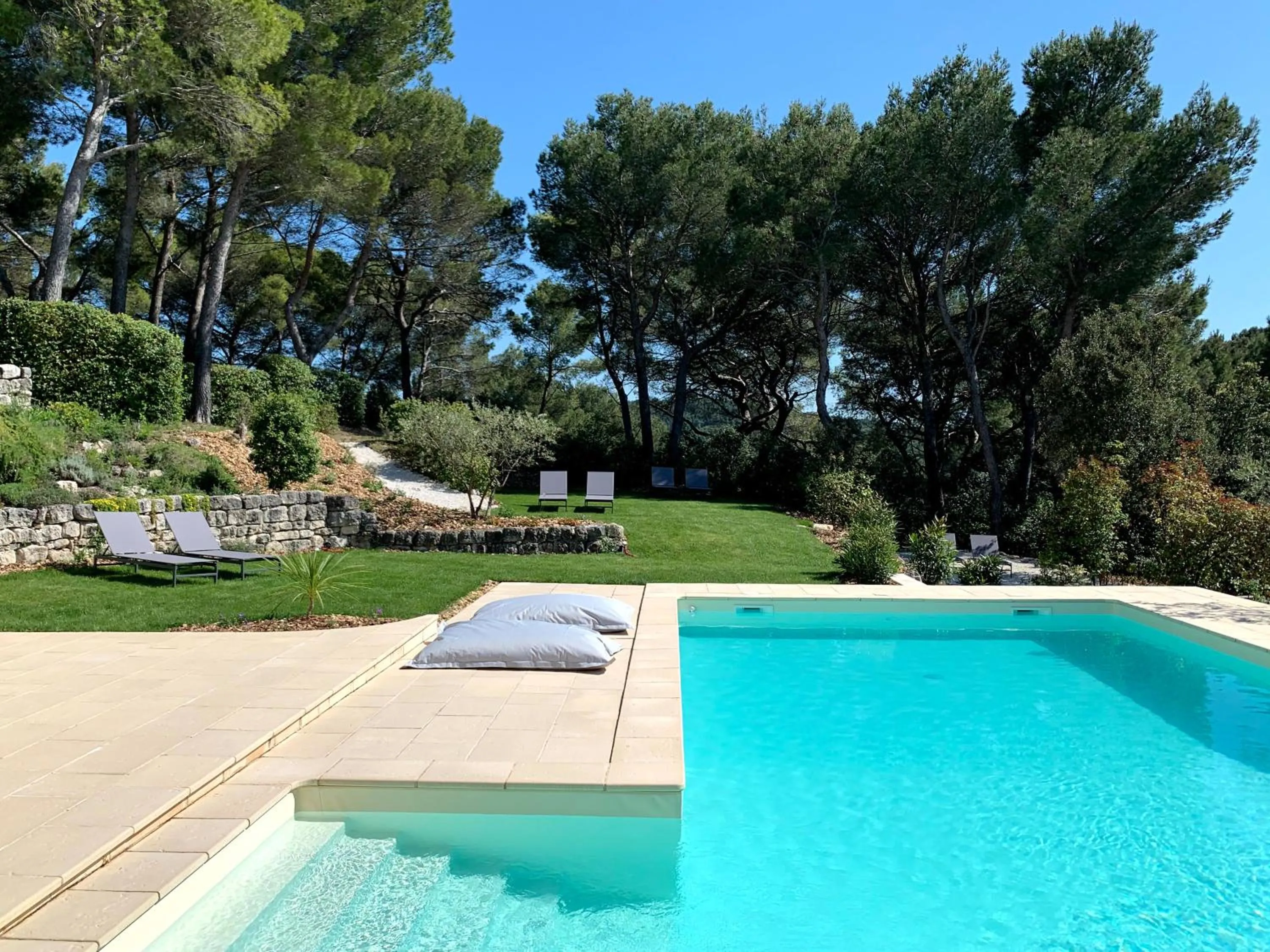 Swimming pool in Cosy en Provence - Piscine chauffée de mai à septembre
