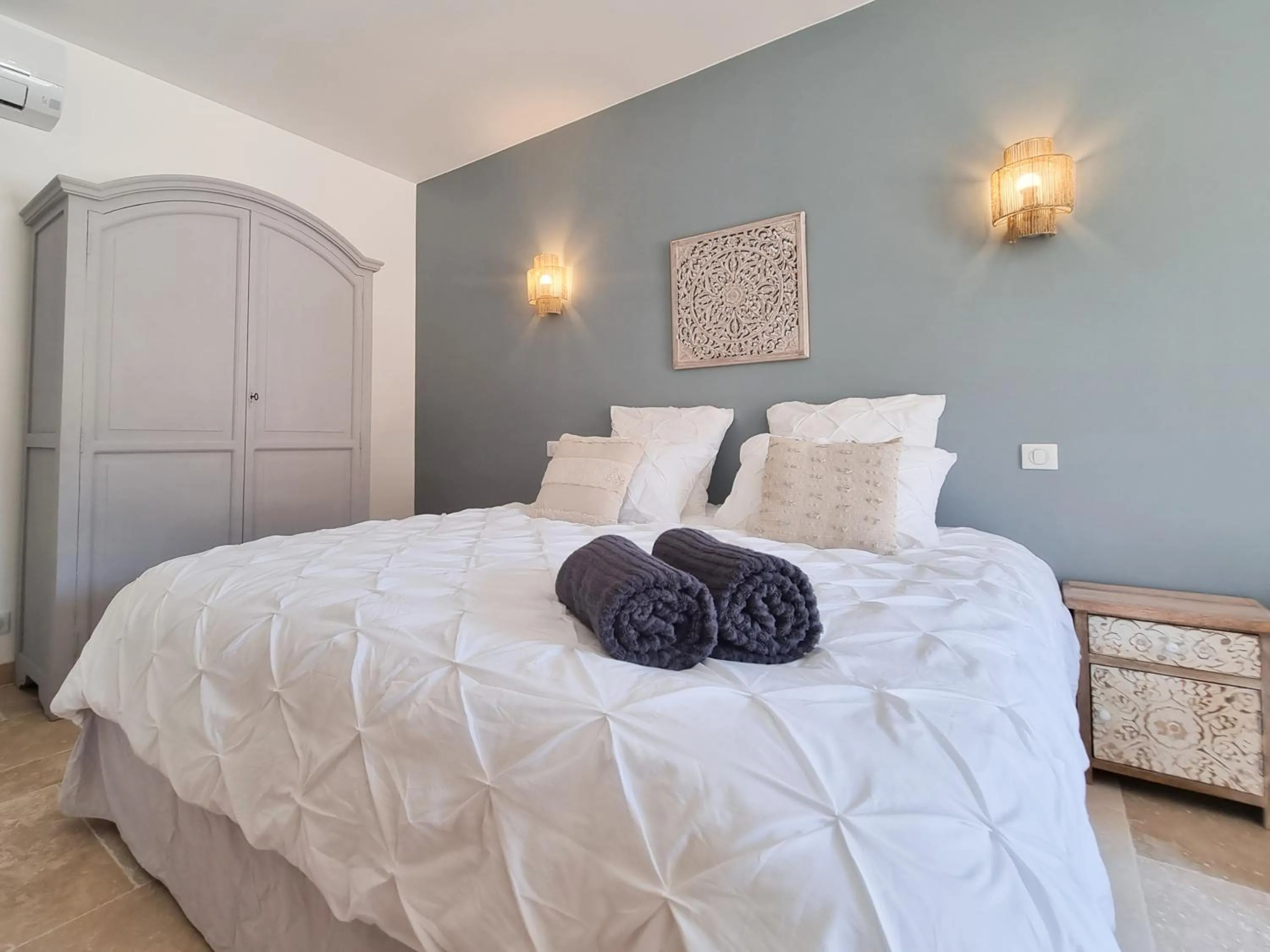 Bed in Cosy en Provence - Piscine chauffée de mai à septembre