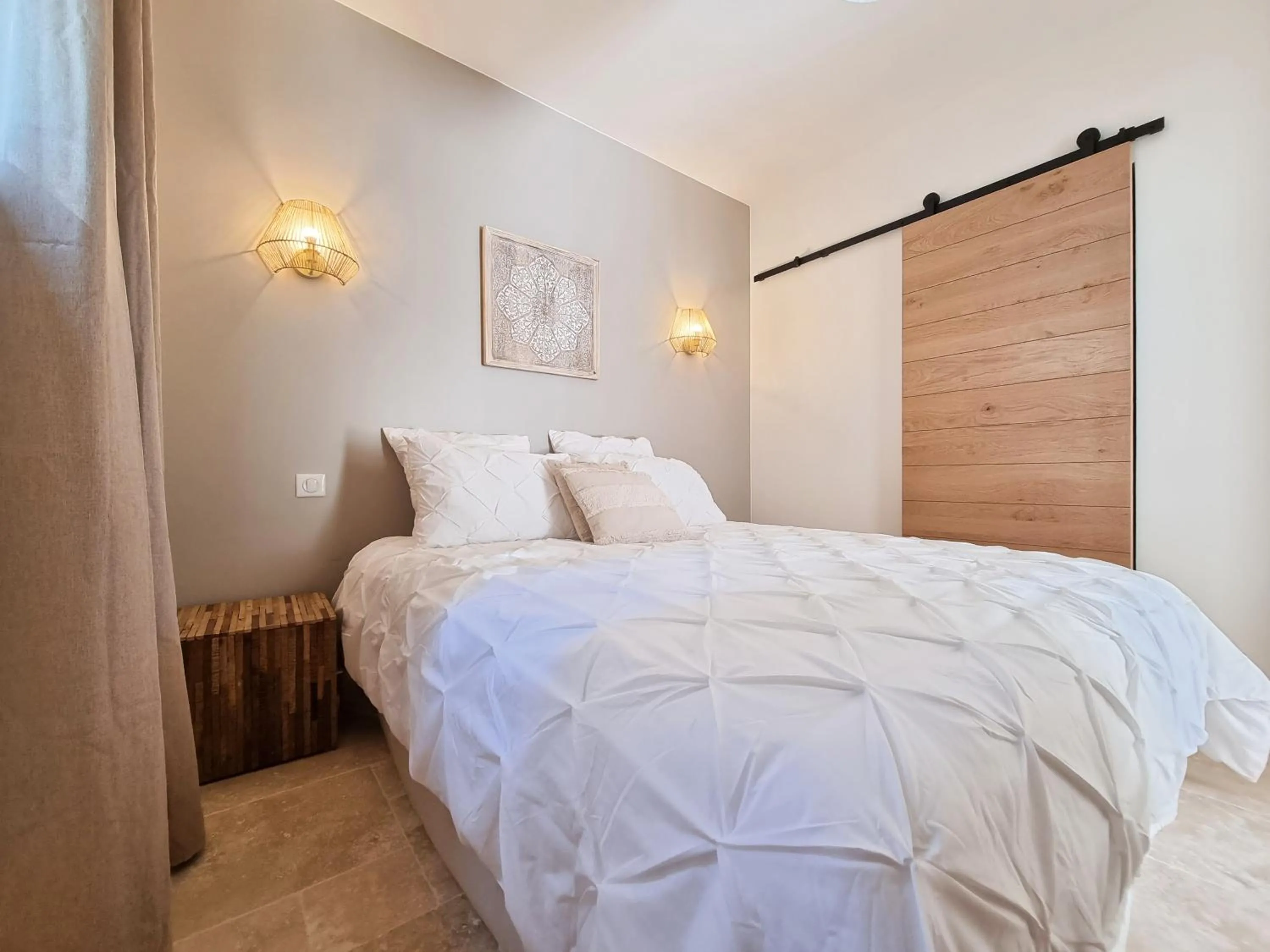 Photo of the whole room, Bed in Cosy en Provence - Piscine chauffée de mai à septembre