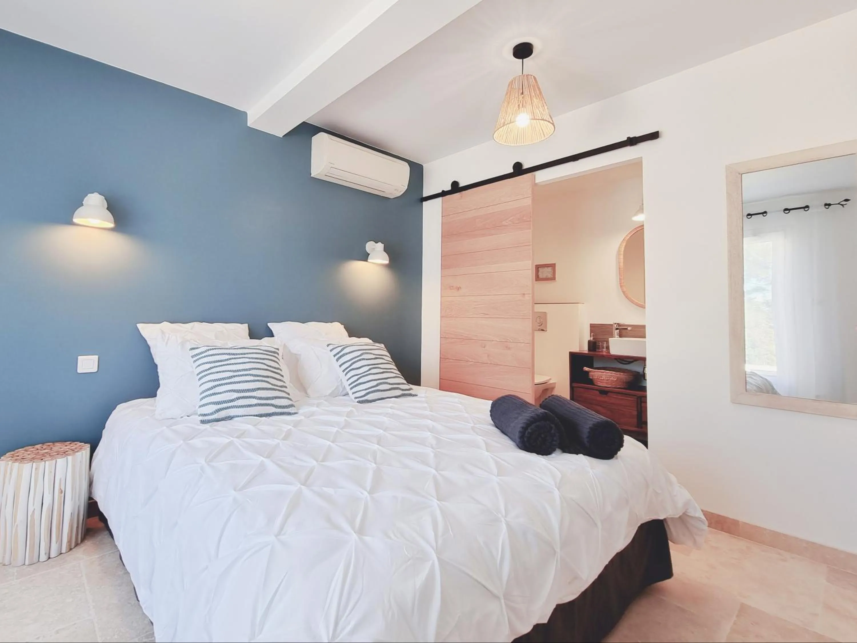Bed in Cosy en Provence - Piscine chauffée de mai à septembre