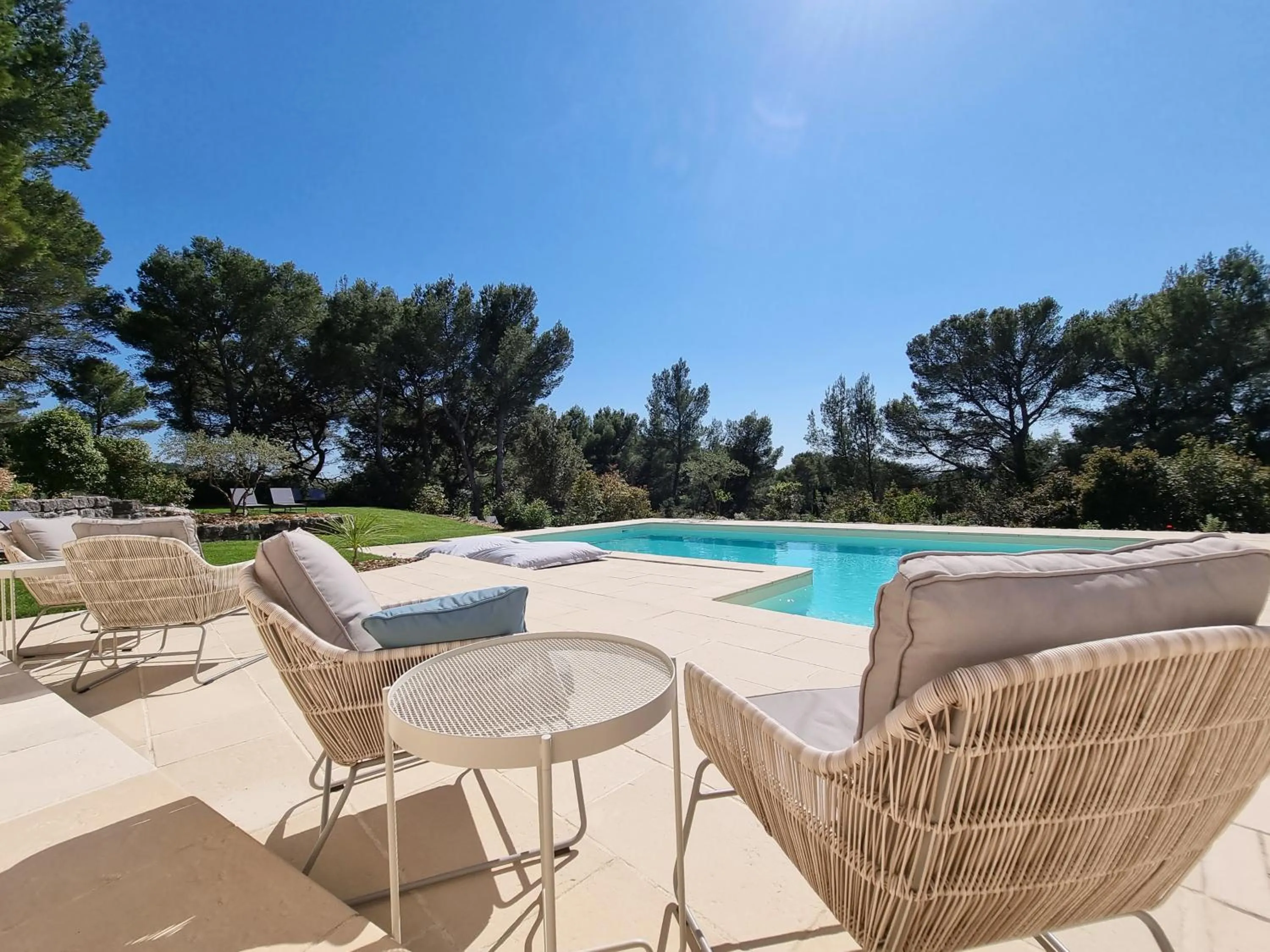 Balcony/Terrace in Cosy en Provence - Piscine chauffée de mai à septembre