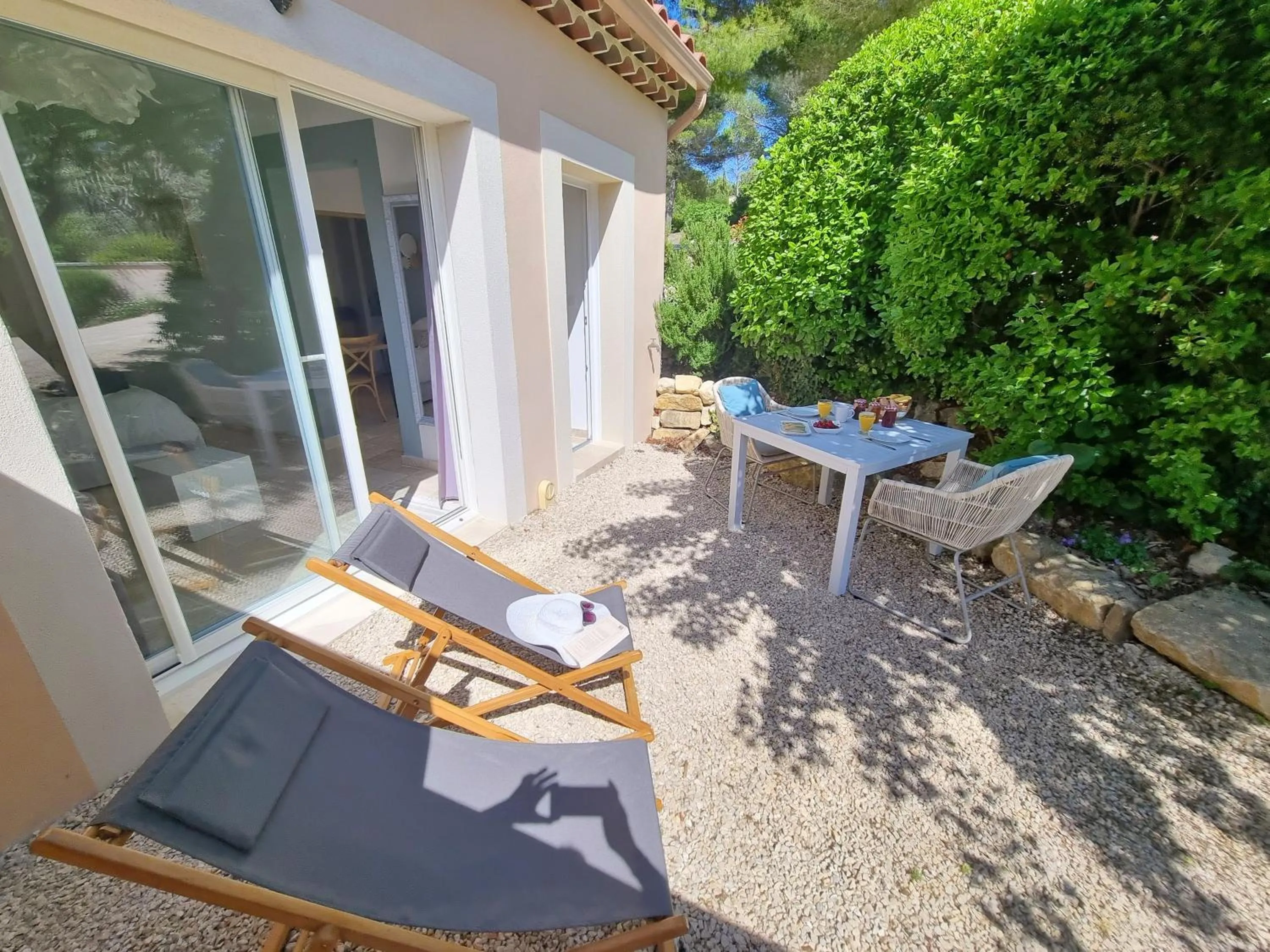 Balcony/Terrace in Cosy en Provence - Piscine chauffée de mai à septembre