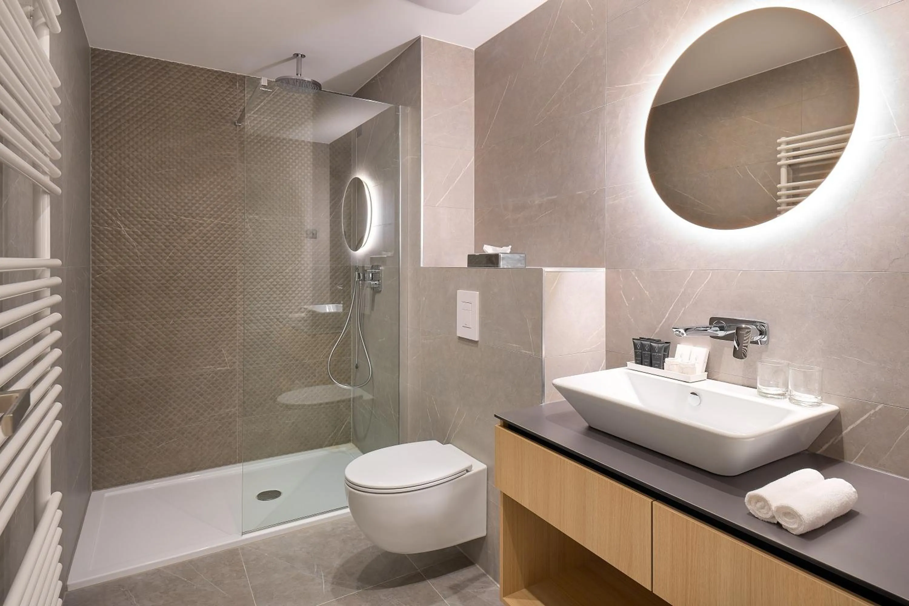 Bathroom in Amphora's Garden