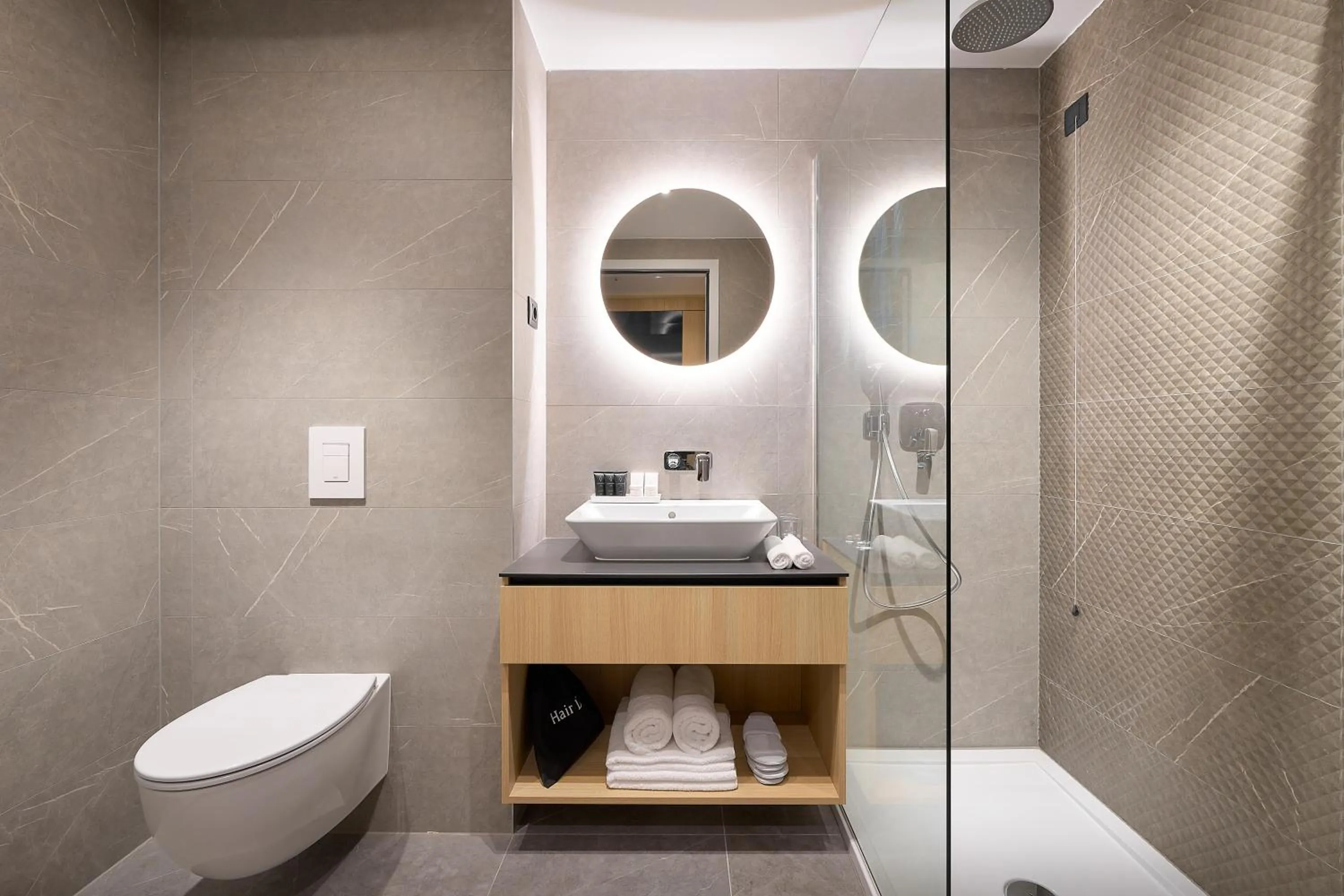 Bathroom in Amphora's Garden