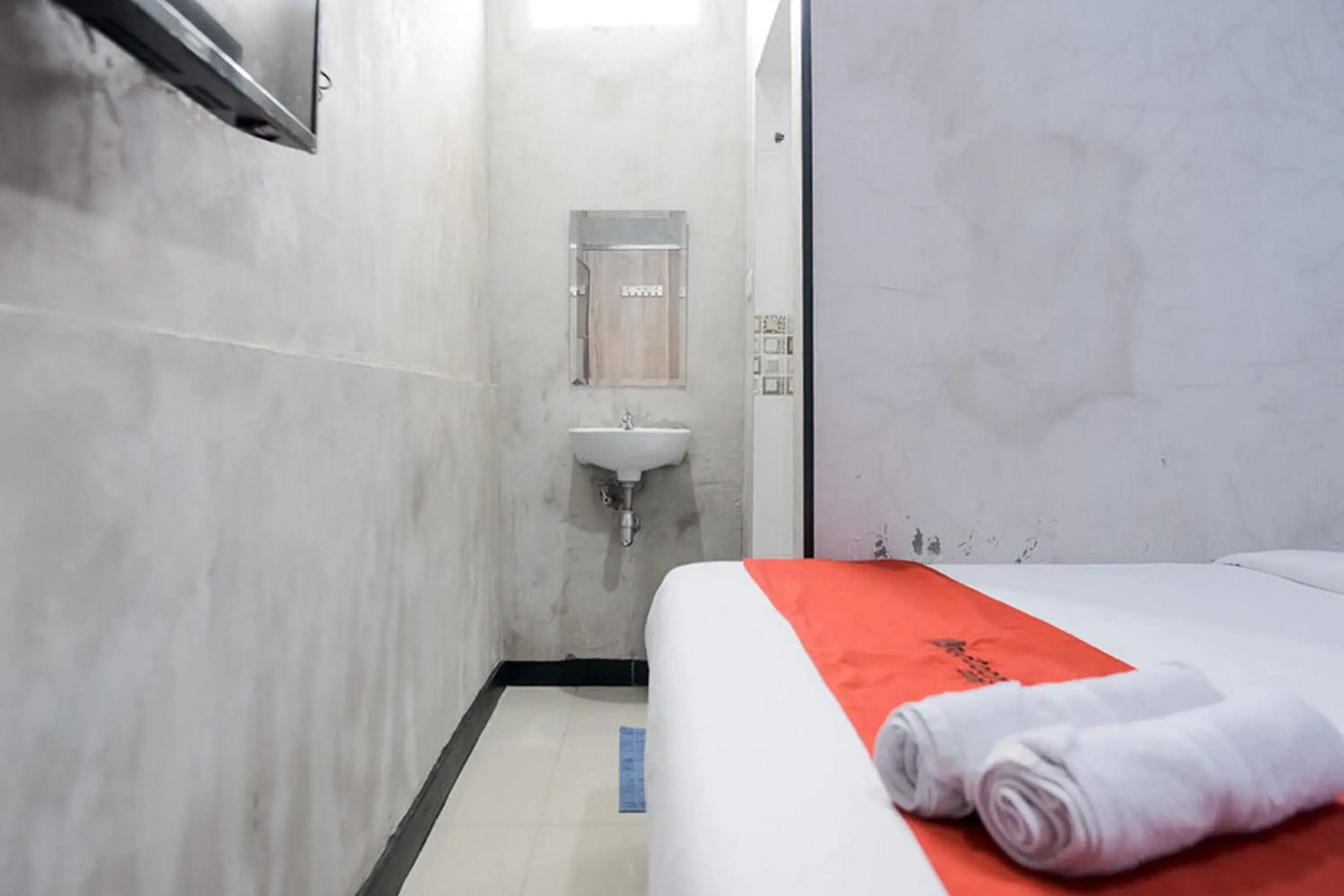 Bed in RedDoorz @ Sekip Medan Bed in RedDoorz @ Sekip Medan