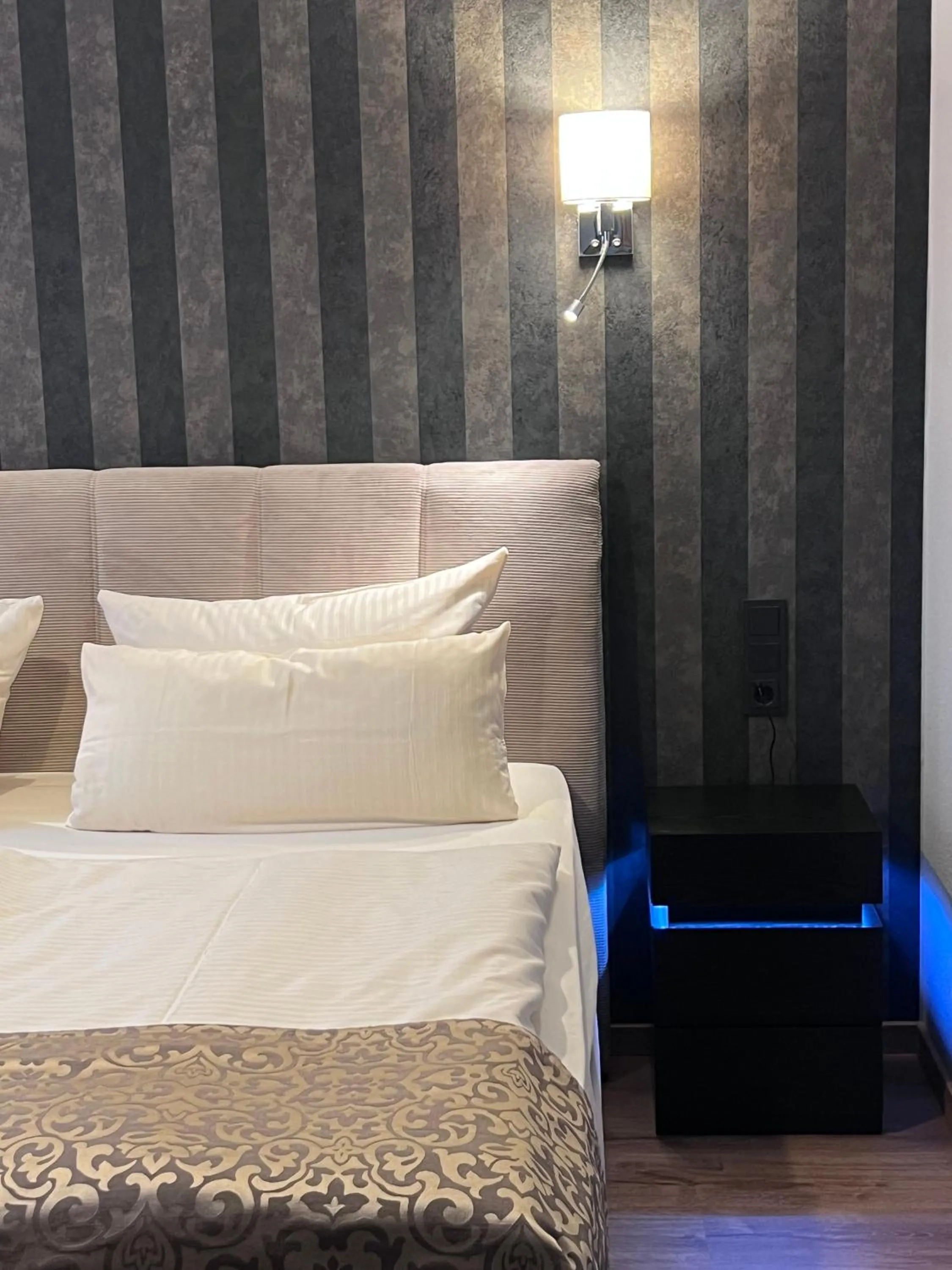 Bedroom, Bed in Parkhotel Flora
